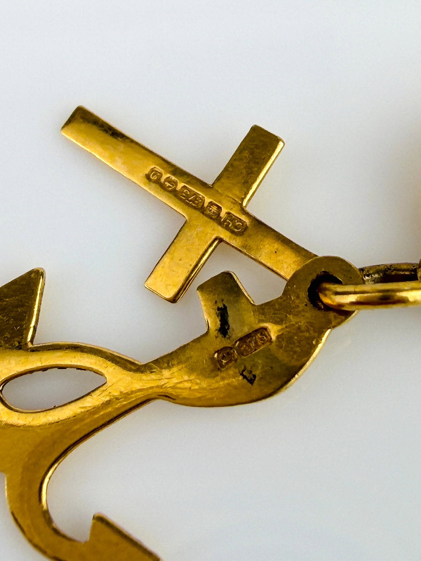 VINTAGE 9CT YELLOW GOLD FAITH HOPE AND CHARITY CHARM - 6