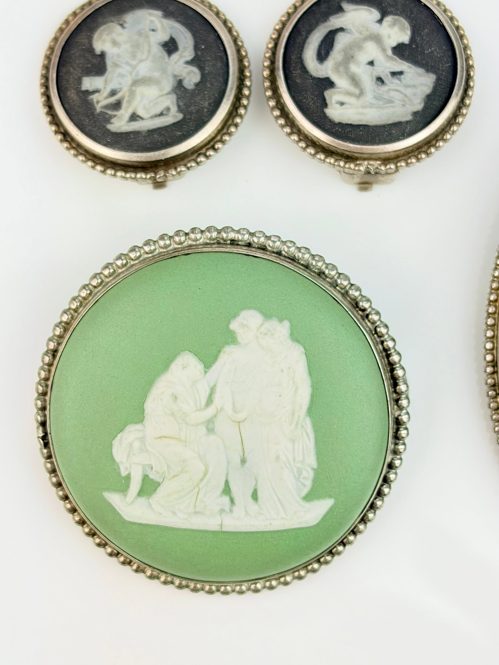 MIXED LOT SILVER WEDGEWOOD CLIP ON EARRINGS AND BROOCHES - 3