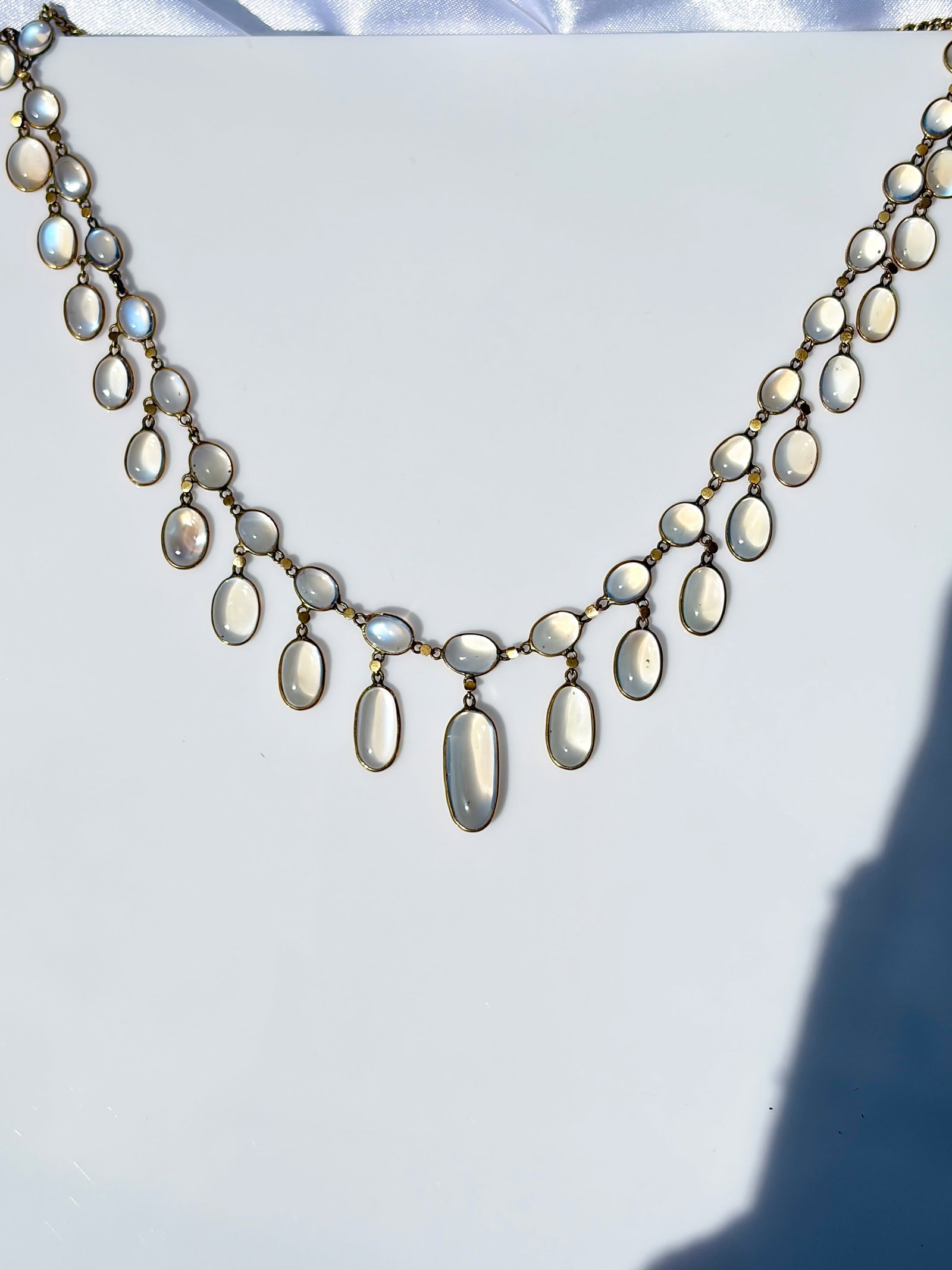 ANTIQUE 9CT YELLOW GOLD CABOCHON MOONSTONE FESTOON NECKLACE - 3