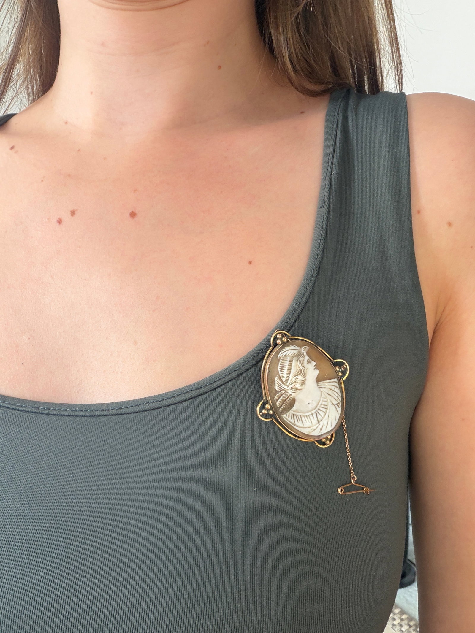 LARGE ANTIQUE VICTORIAN SHELL CAMEO BROOCH IN 9CT GOLD - 5