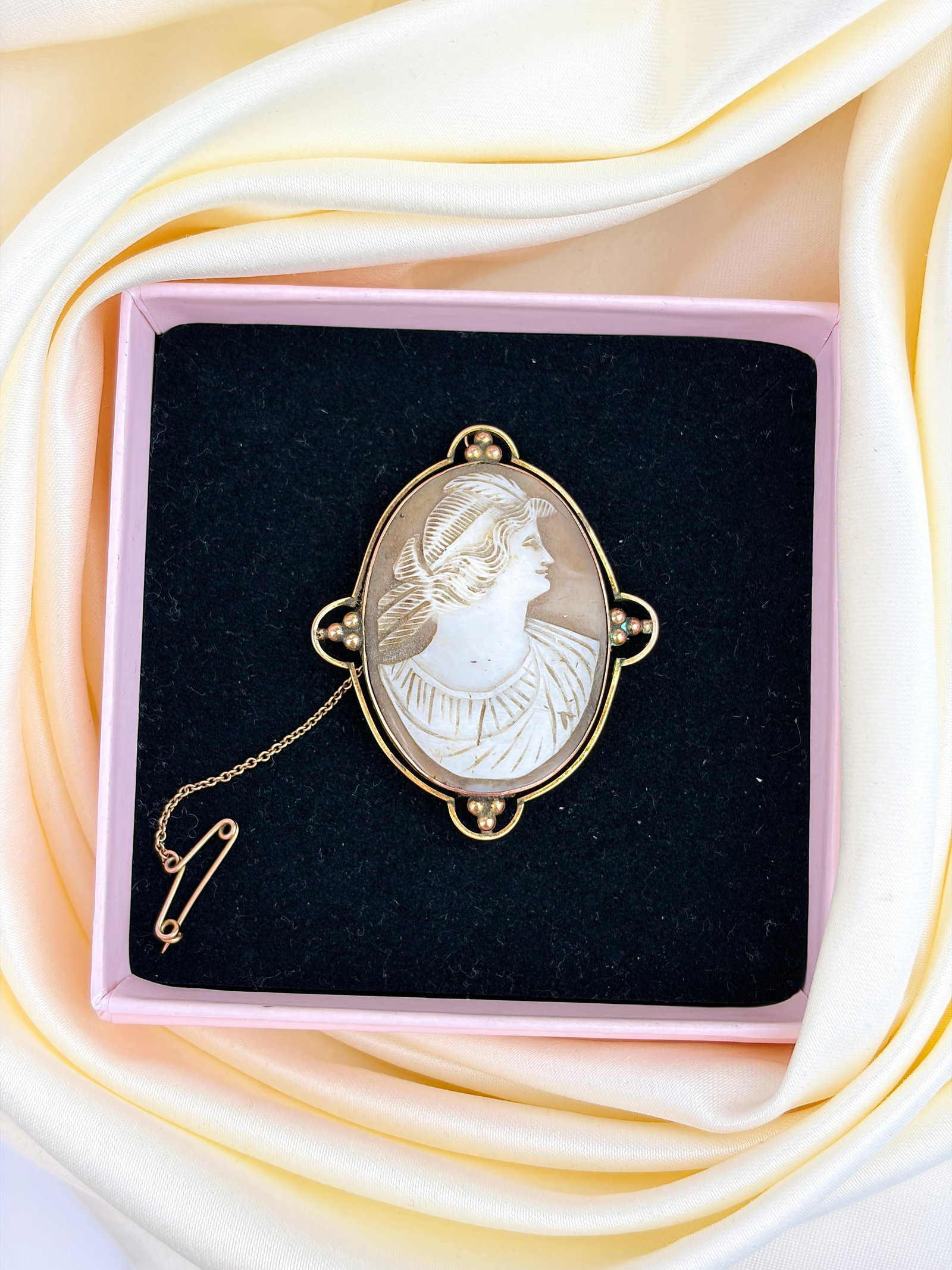 LARGE ANTIQUE VICTORIAN SHELL CAMEO BROOCH IN 9CT GOLD - 7