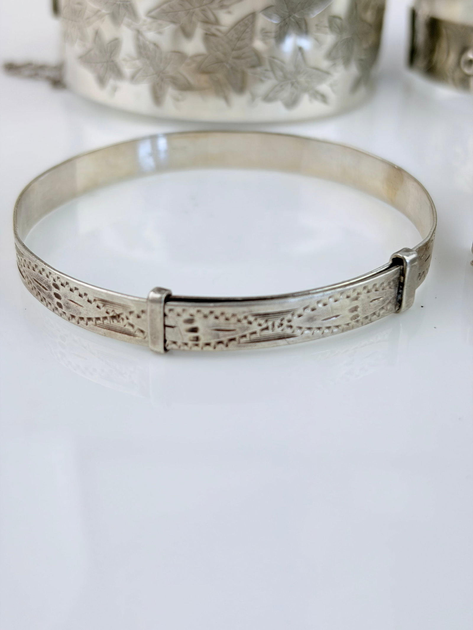 MIXED LOT - 4X SILVER BANGLES - 3