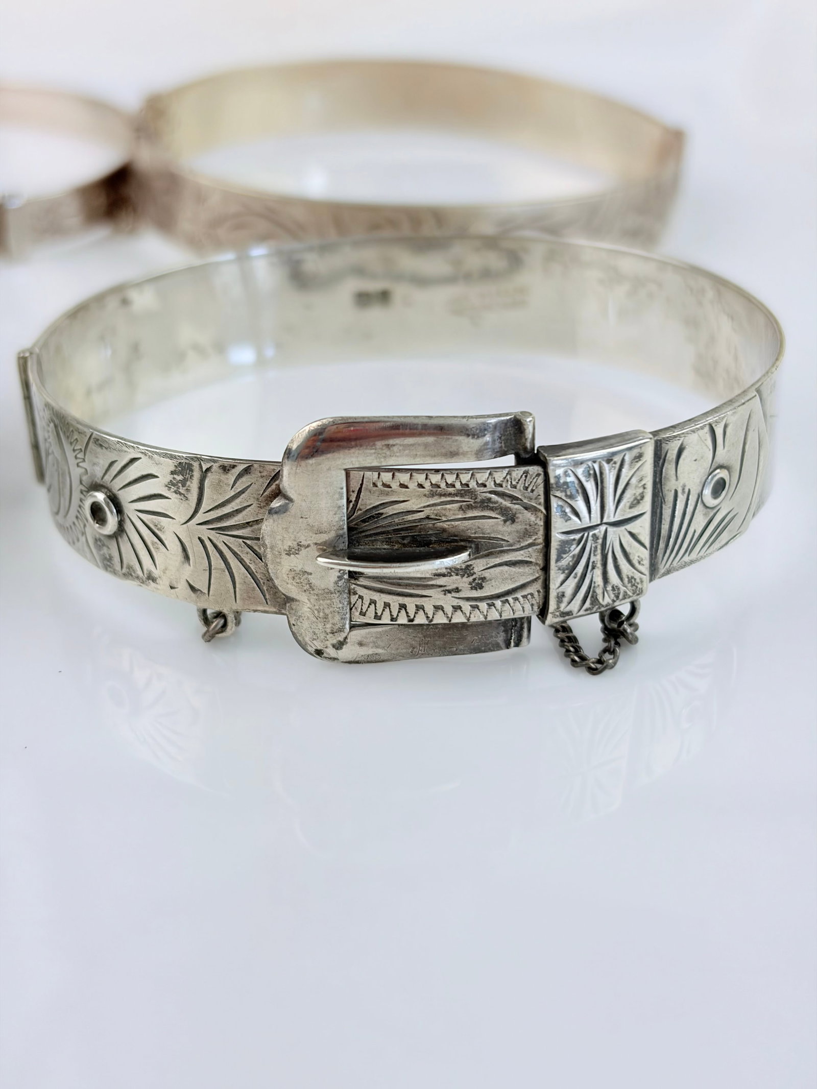 MIXED LOT - 4X SILVER BANGLES - 4
