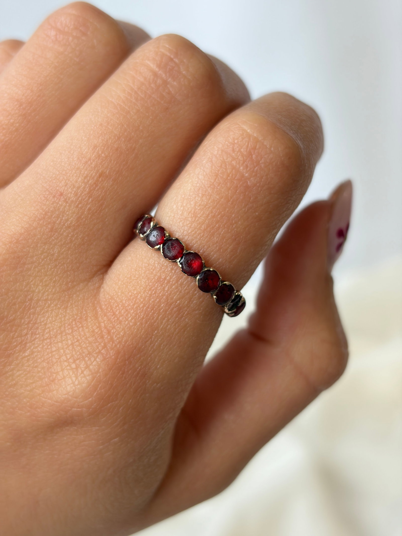 ANTIQUE GEORGIAN RED PASTE FULL ETERNITY RING IN GOLD - 8