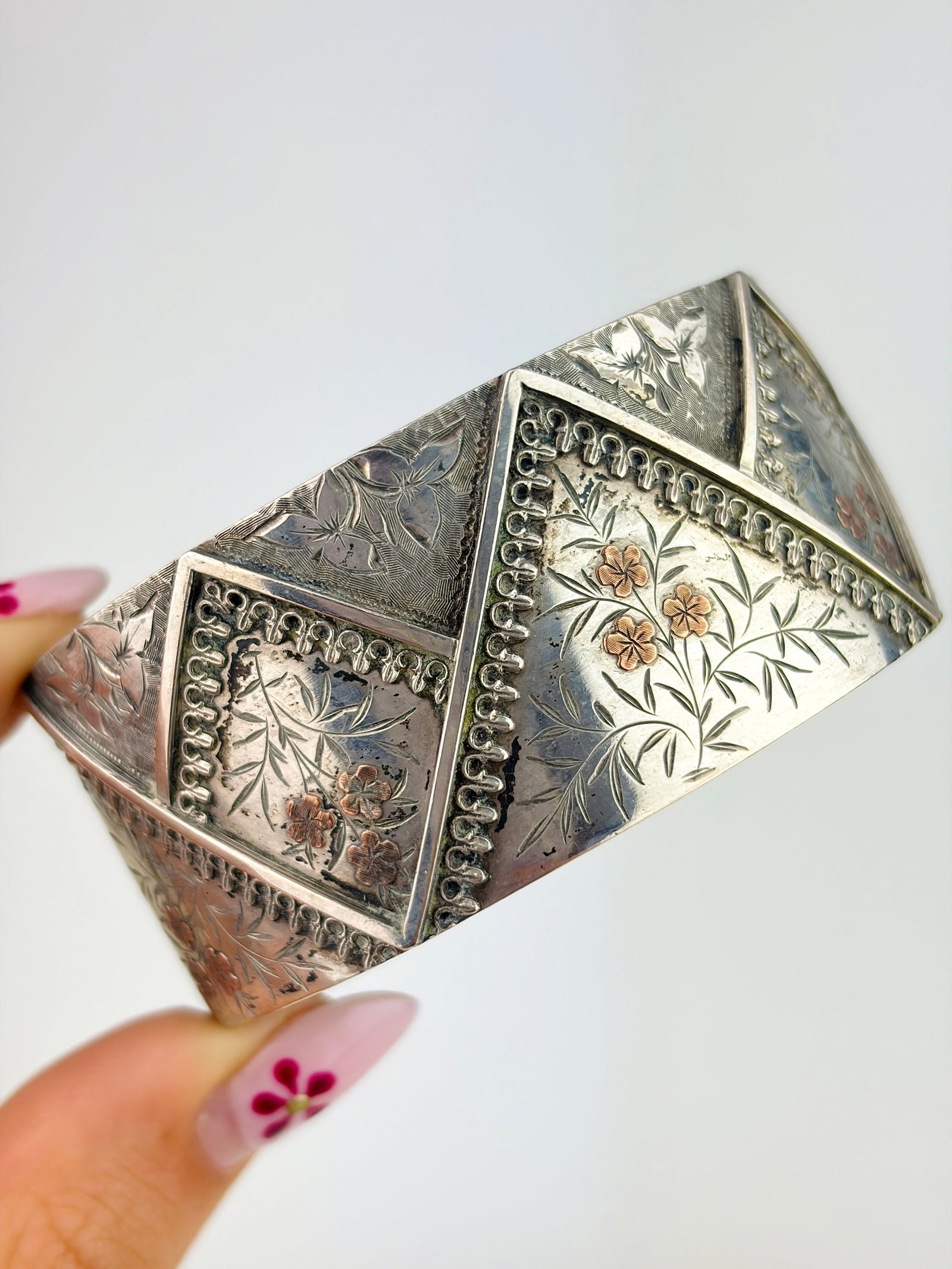 CHUNKY ANTIQUE VICTORIAN FLORAL SILVER BANGLE WITH GOLD OVERLAY: CHUNKY ANTIQUE VICTORIAN FLORAL SILVER BANGLE WITH GOLD OVERLAY Amazing large bangle!