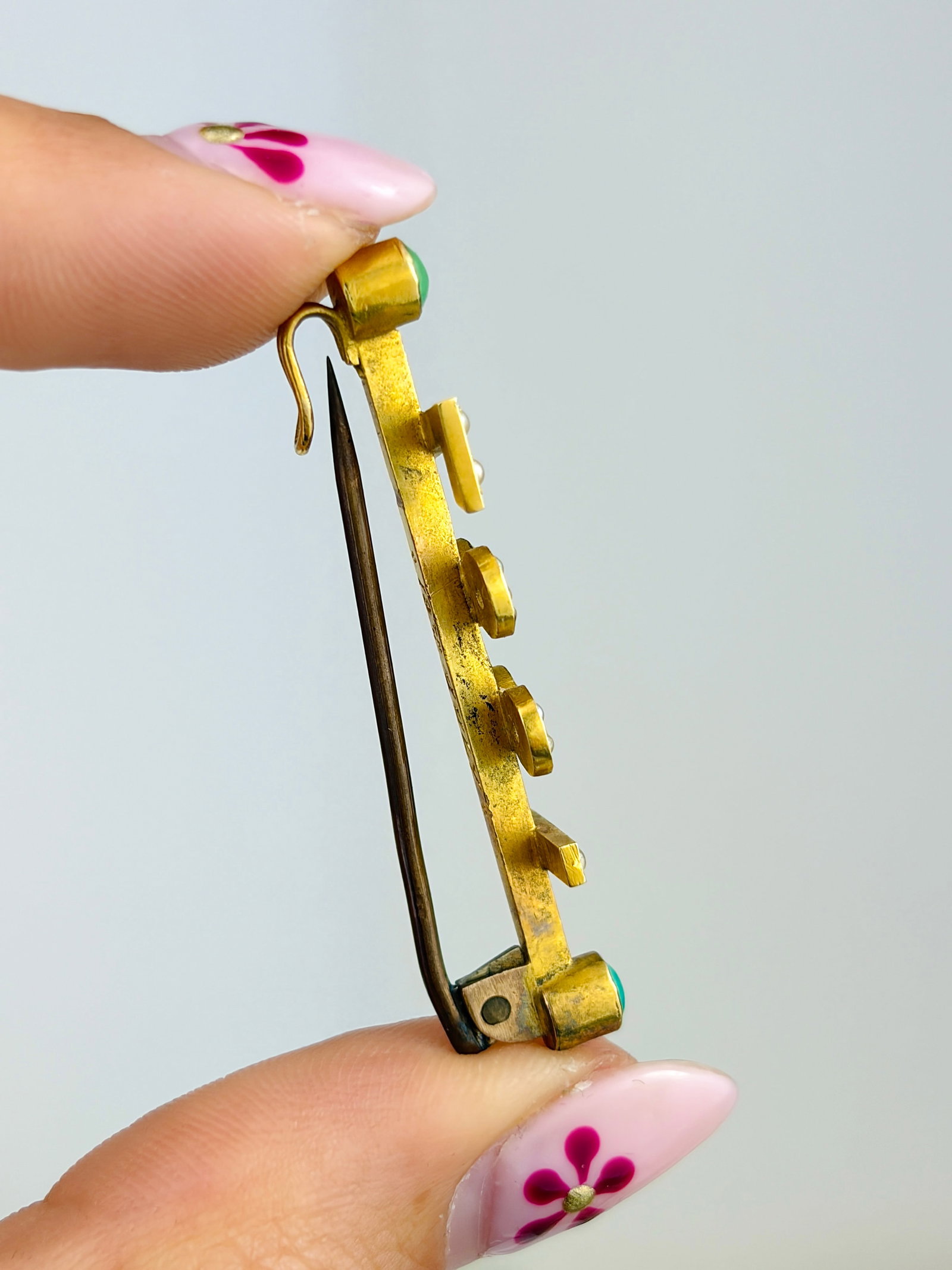 ANTIQUE BOXED TURQUOISE AND PEARL '1887' BAR BROOCH IN GOLD - 3