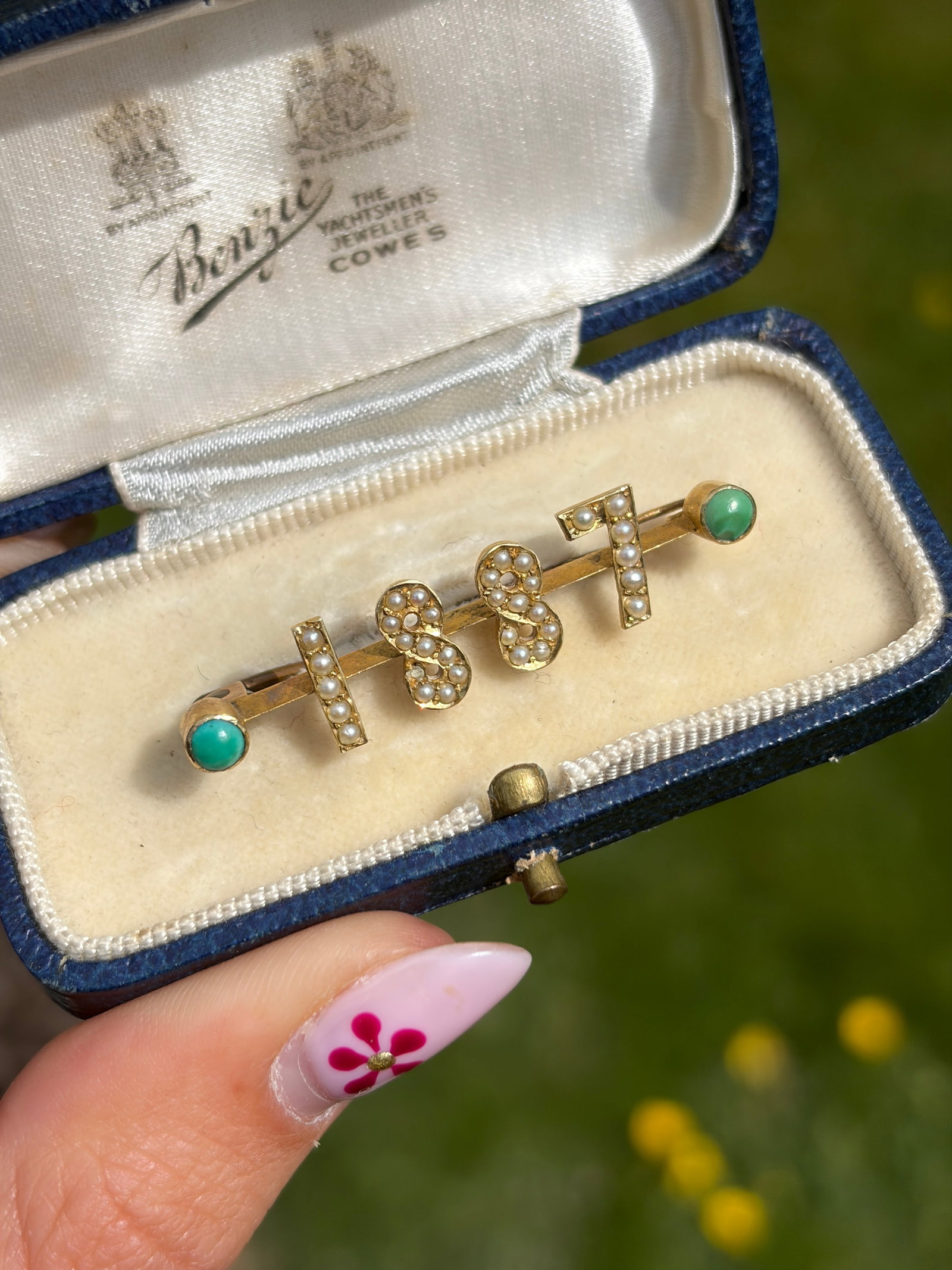 ANTIQUE BOXED TURQUOISE AND PEARL '1887' BAR BROOCH IN GOLD - 8