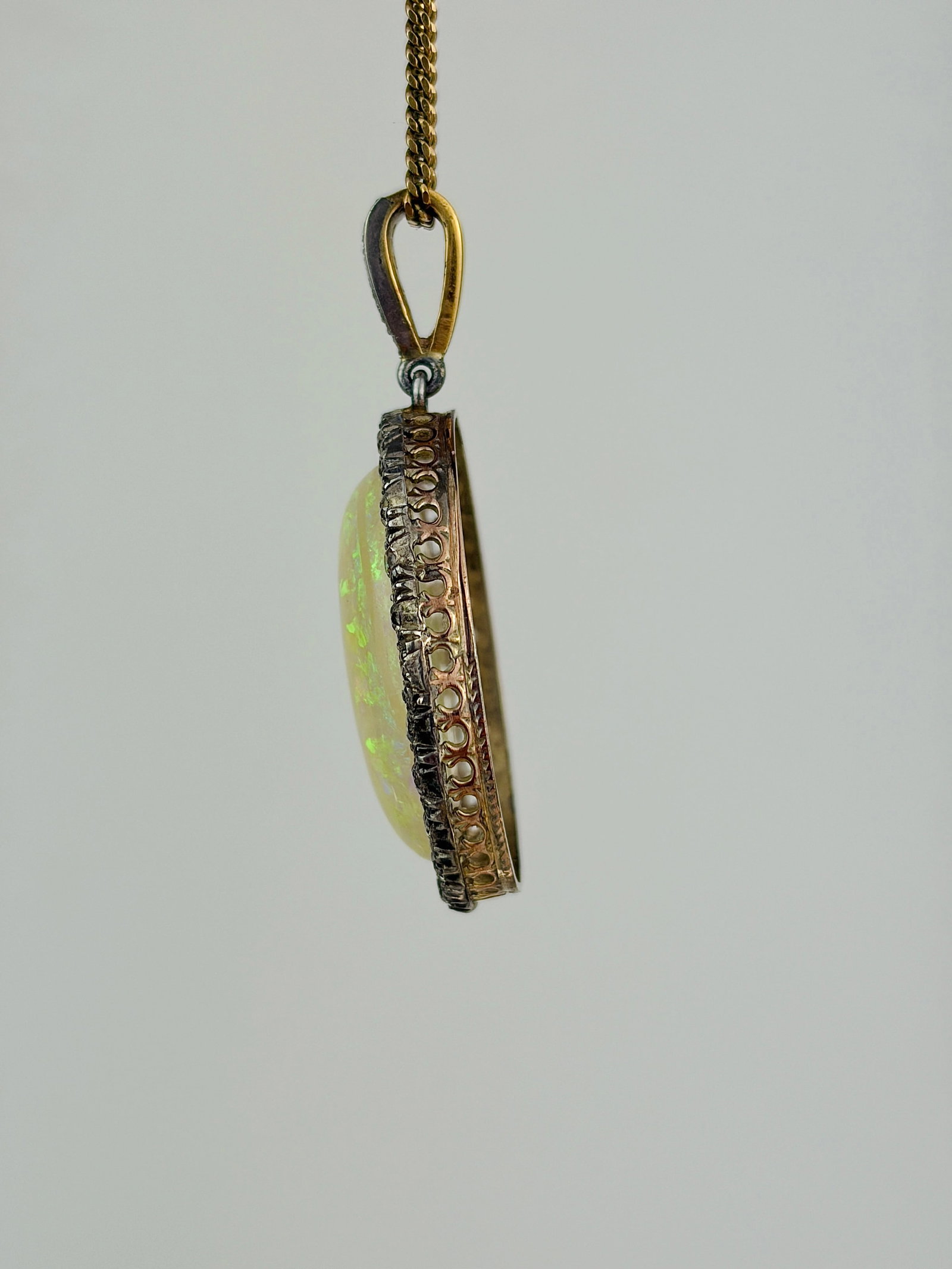 Outstanding Opal and Diamond Large Pendant in Gold - 3