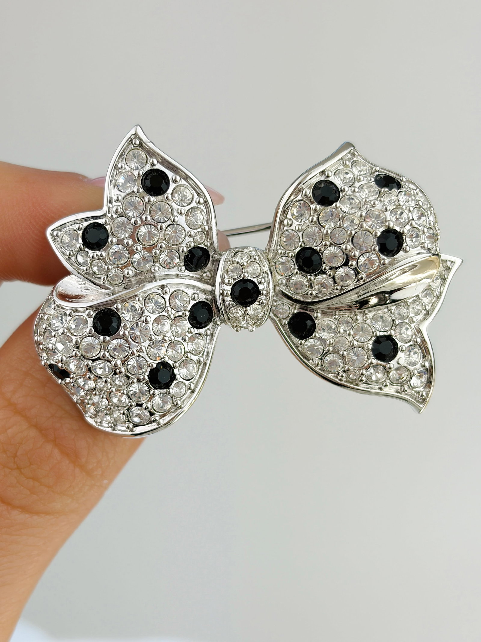 SWAROVSKI PAVÉ CRYSTAL RIBBON BROOCH (1 of 7)