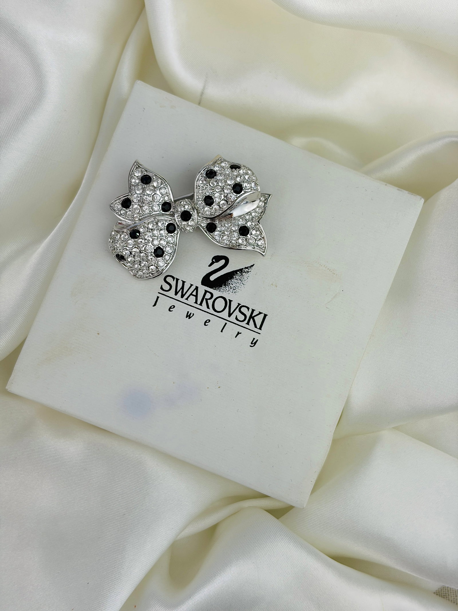 SWAROVSKI PAVÉ CRYSTAL RIBBON BROOCH - 5