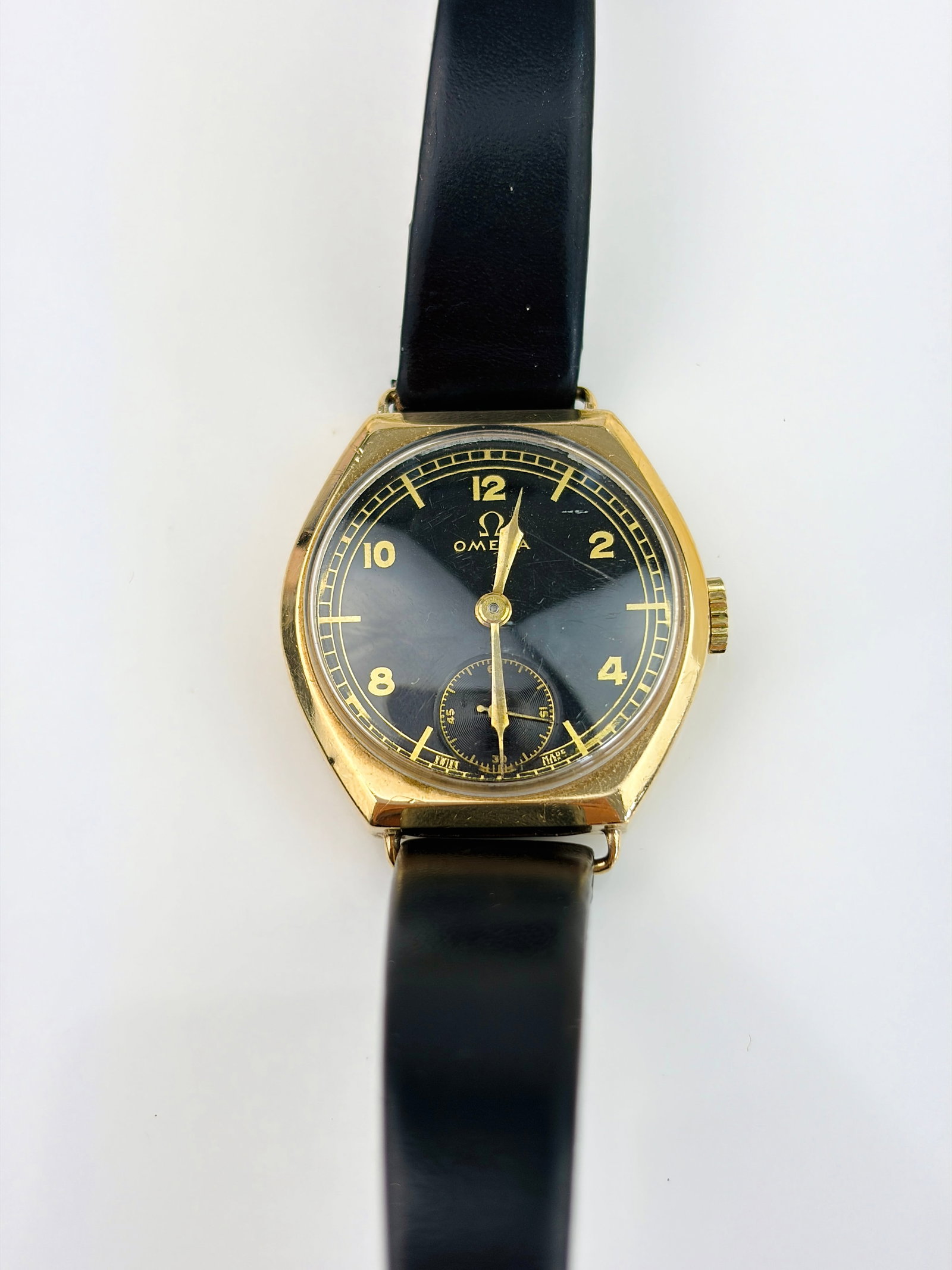 VINTAGE OMEGA WRISTWATCH WITH 9CT GOLD CASE AND BLACK LEATHER STRAP (1 of 8)