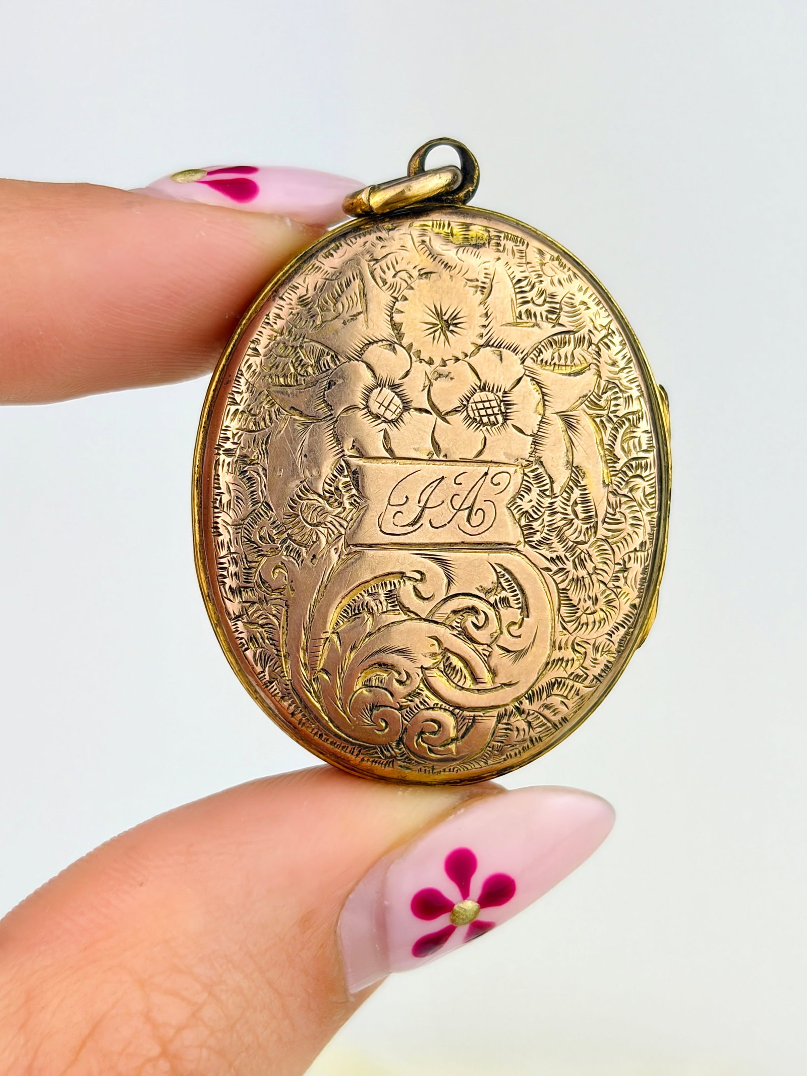 ANTIQUE VICTORIAN ERA BLACK AND WHITE ENAMEL MOURNING LOCKET PENDANT IN 9CT B&F - 6