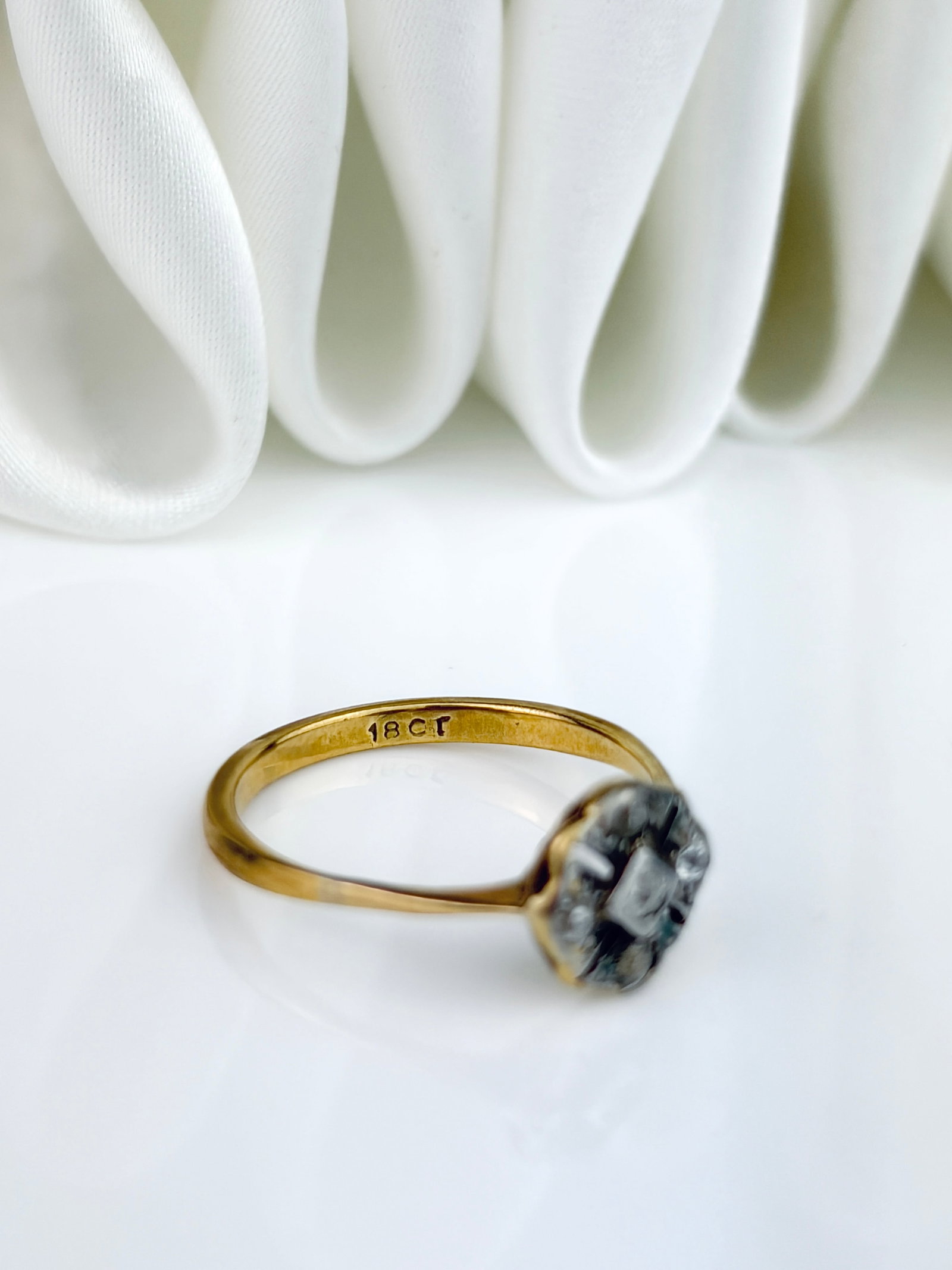 SWEET ANTIQUE 18CT GOLD DIAMOND CLUSTER RING - 4