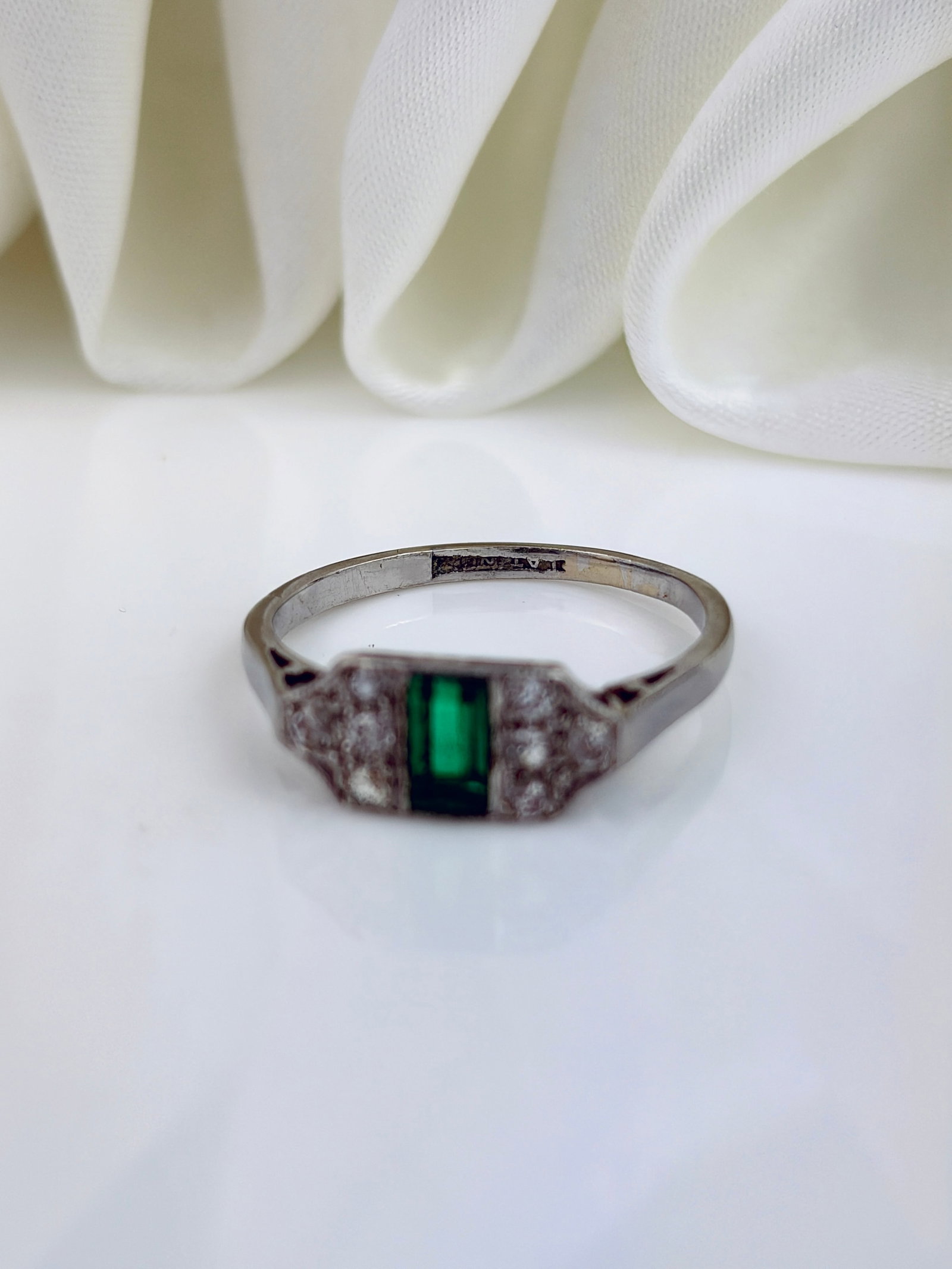 ANTIQUE ART DECO PLATINUM EMERALD AND DIAMOND RING - 4