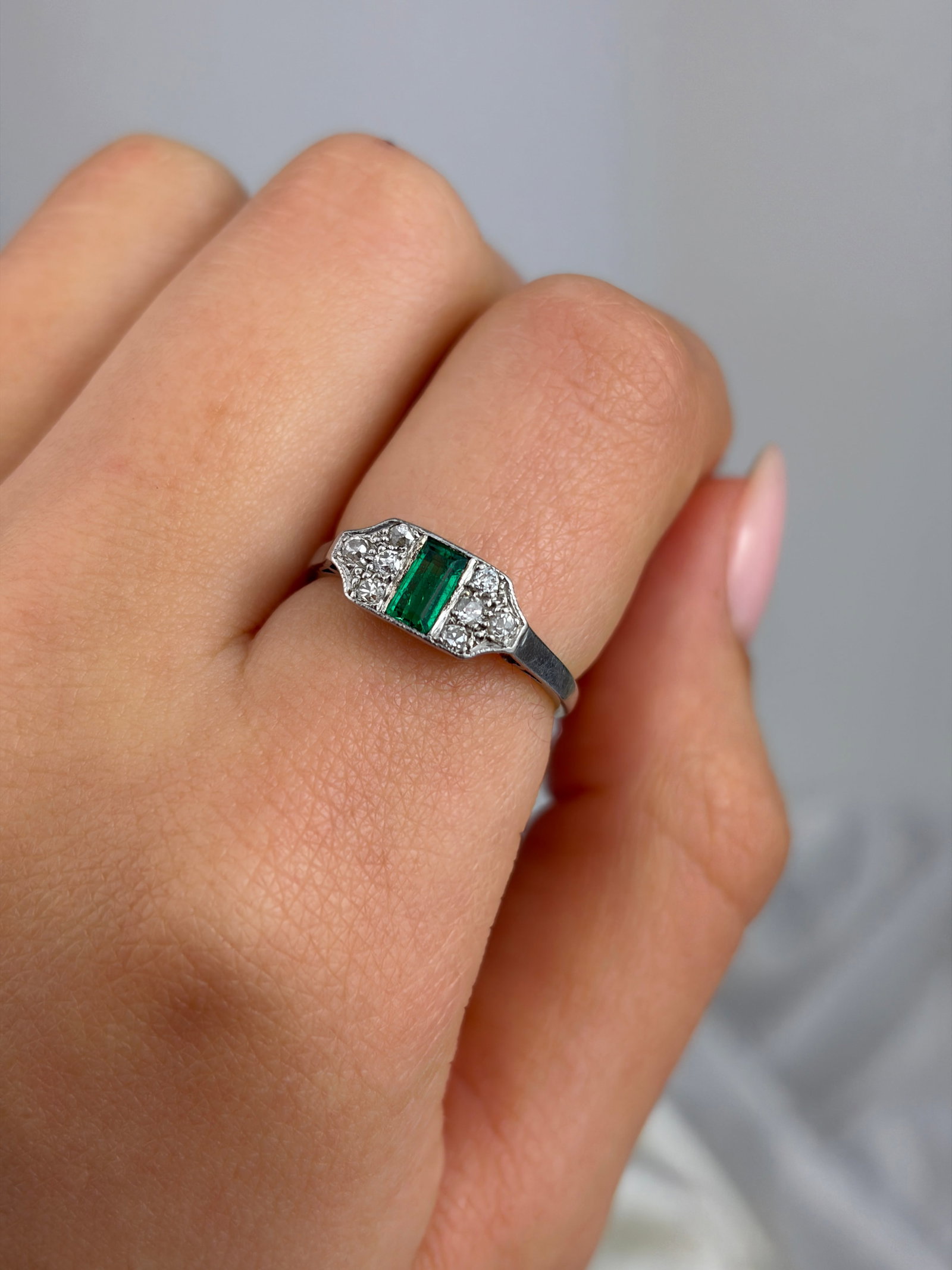ANTIQUE ART DECO PLATINUM EMERALD AND DIAMOND RING - 8