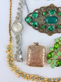 MIXED LOT - BROOCHES, STICK PINS NECKLACE ETC - 5