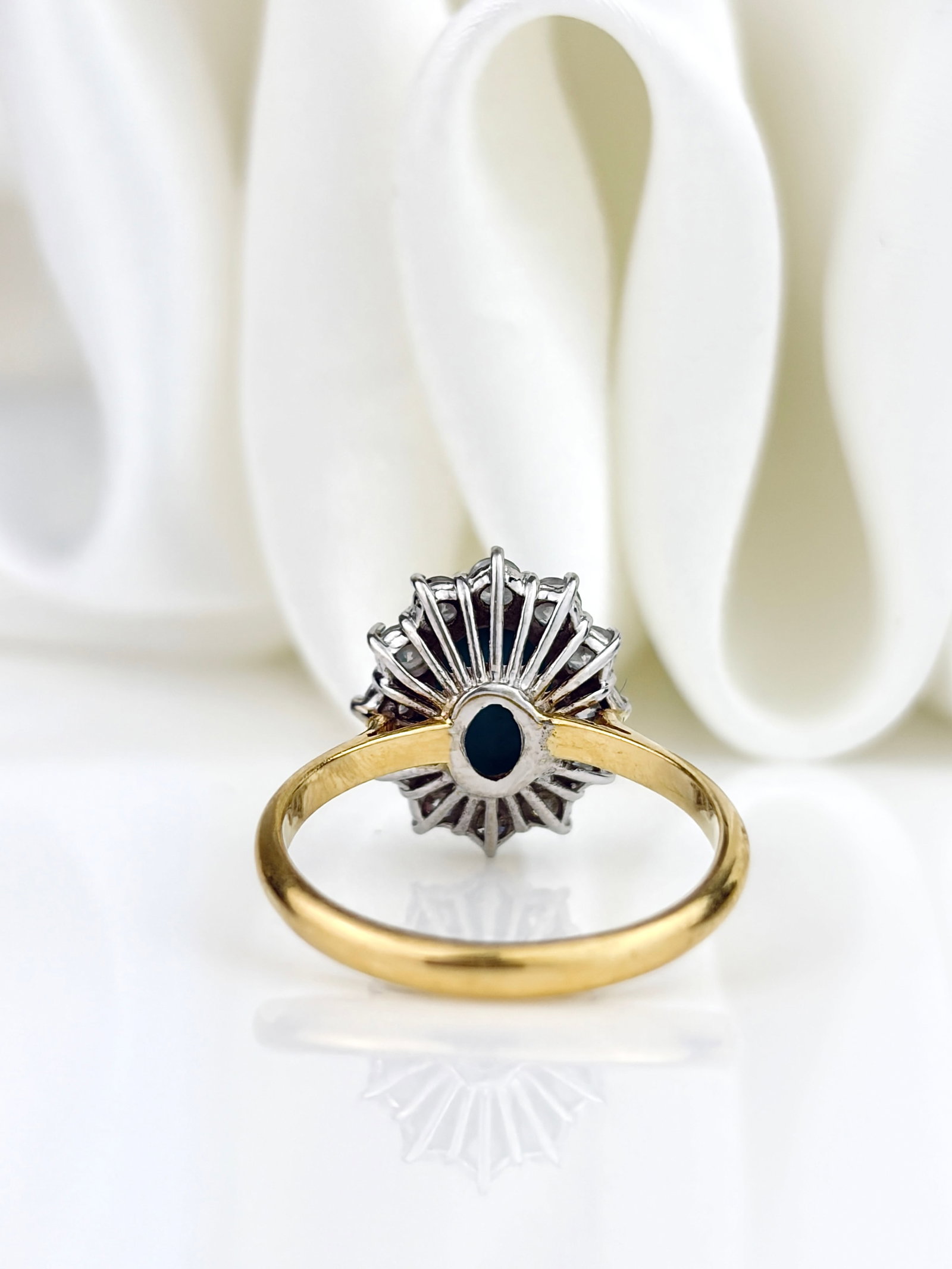 VINTAGE 18CT YELLOW GOLD TURQUOISE AND DIAMOND CLUSTER RING - 3