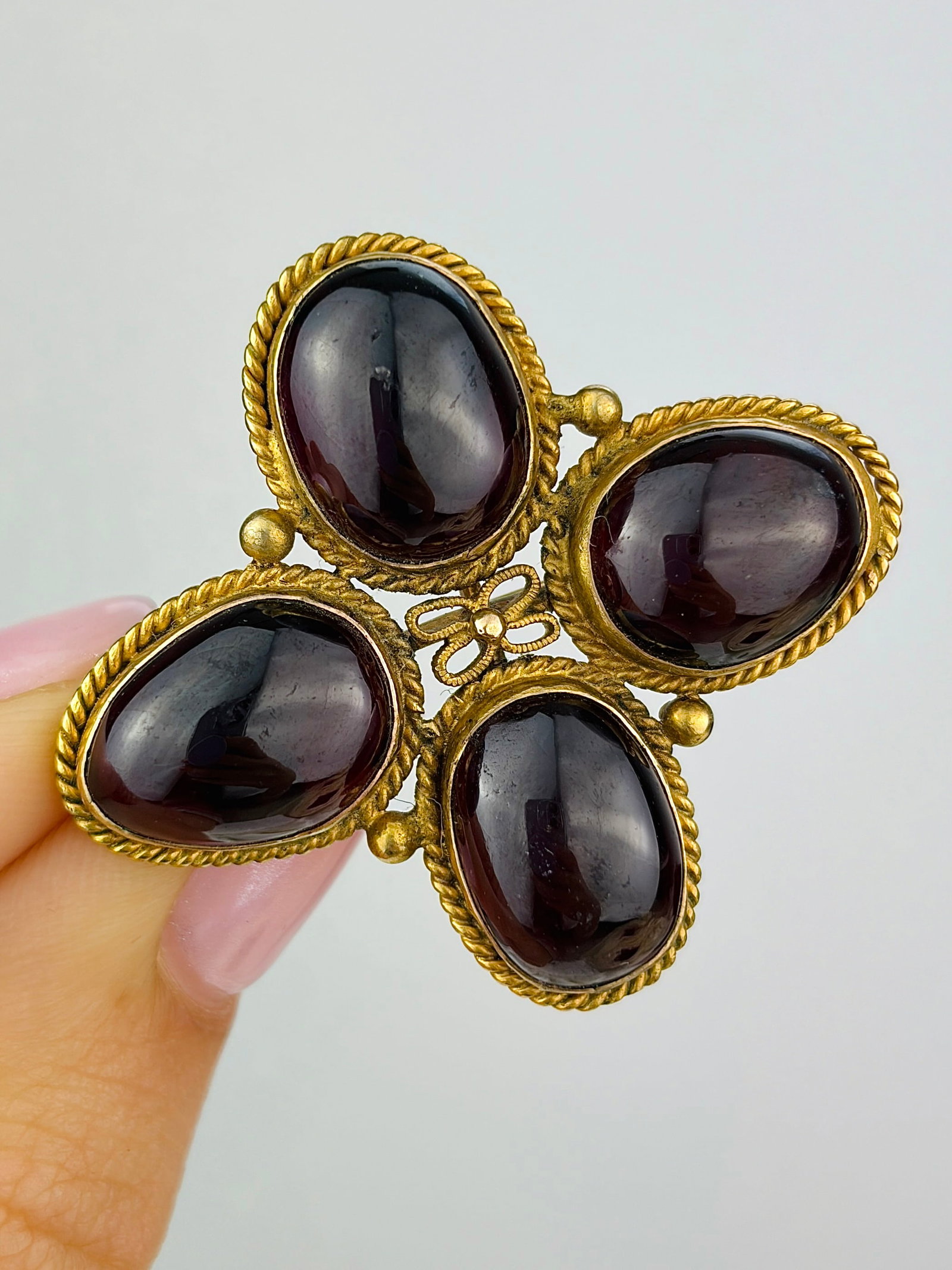 Antique 9 Carat Gold Garnet Quatrefoil Brooch: Antique 9 Carat Gold Garnet Quatrefoil Brooch When this brooch catches the light it reflects the most amazing red tones! BROOCH SIZE: 38mm x 33mm SETTING (DEPTH): 3mm GARNET FACE SIZE: 12mm x