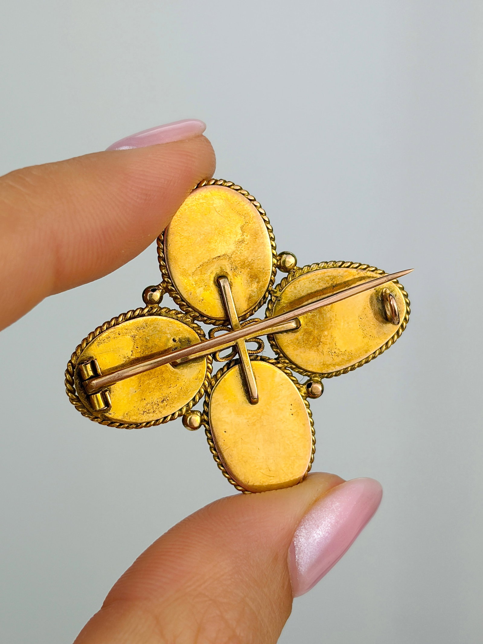 Antique 9 Carat Gold Garnet Quatrefoil Brooch - 3
