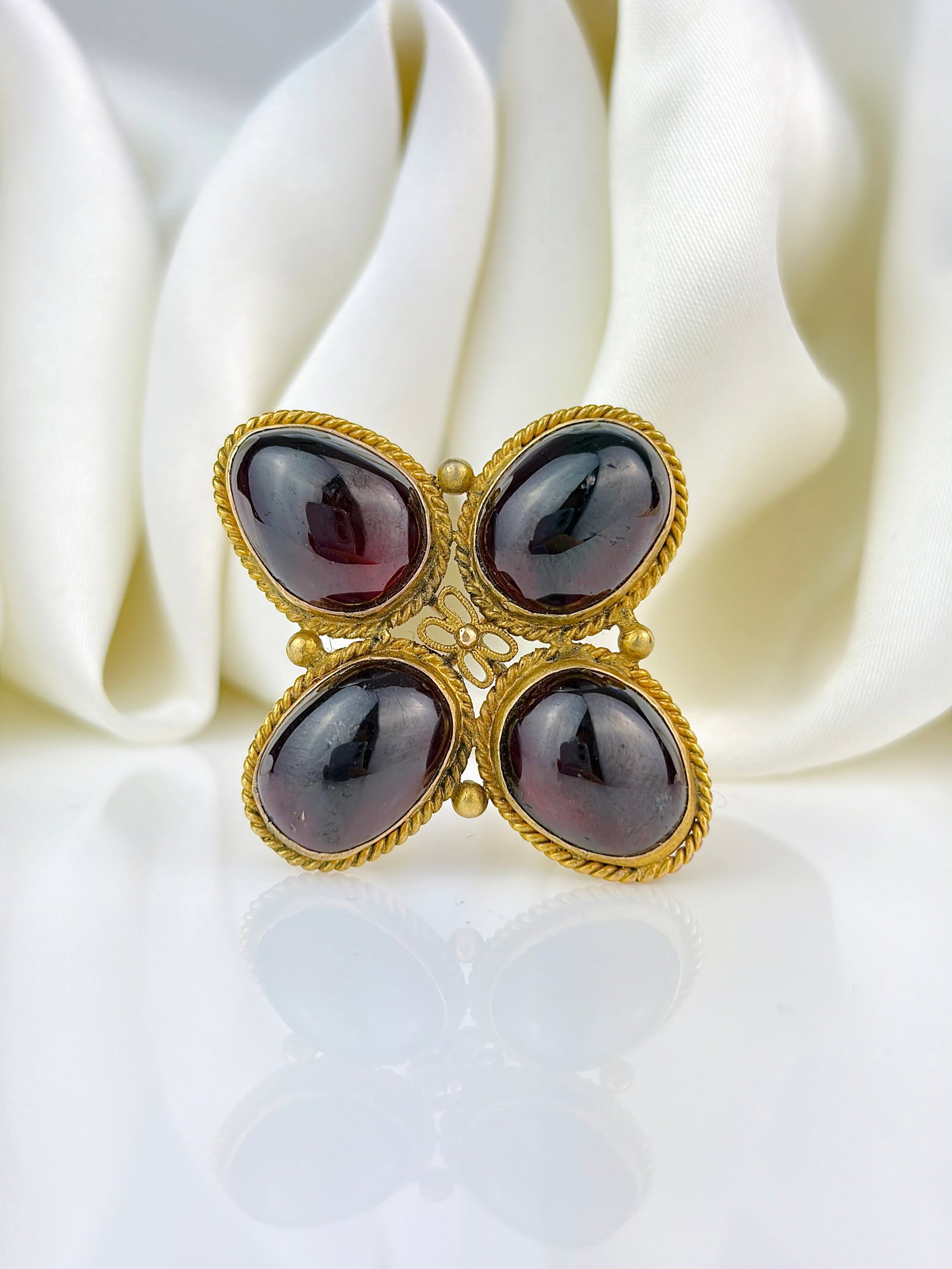 Antique 9 Carat Gold Garnet Quatrefoil Brooch - 4