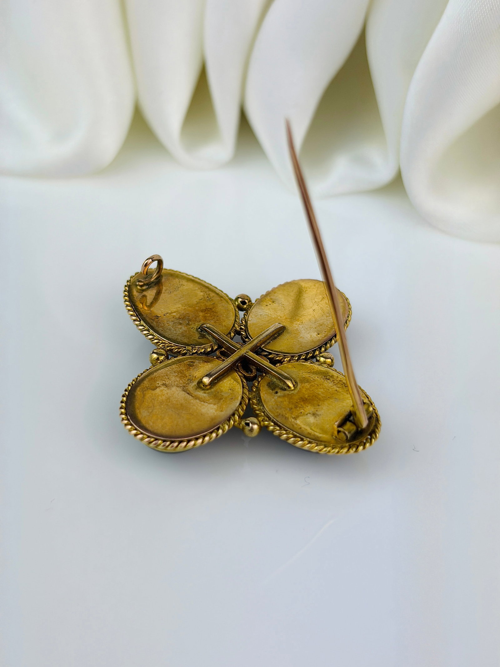Antique 9 Carat Gold Garnet Quatrefoil Brooch - 5