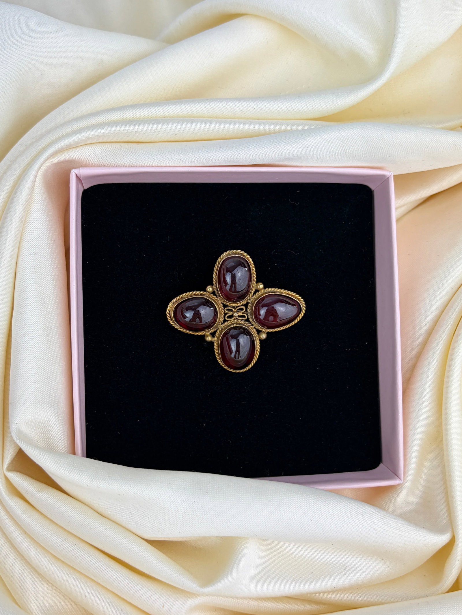 Antique 9 Carat Gold Garnet Quatrefoil Brooch - 6