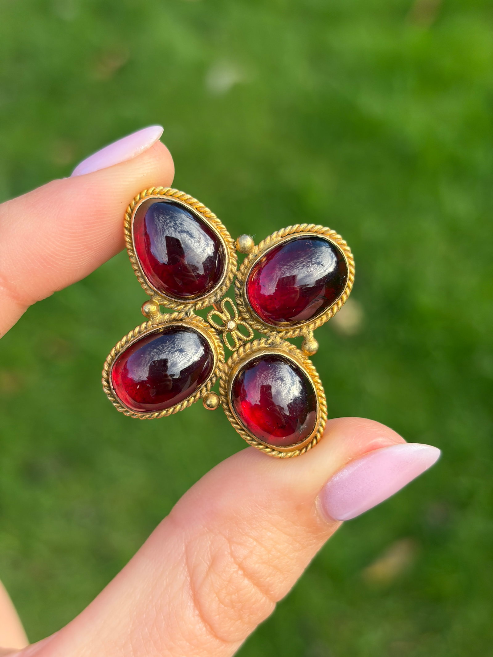 Antique 9 Carat Gold Garnet Quatrefoil Brooch - 9