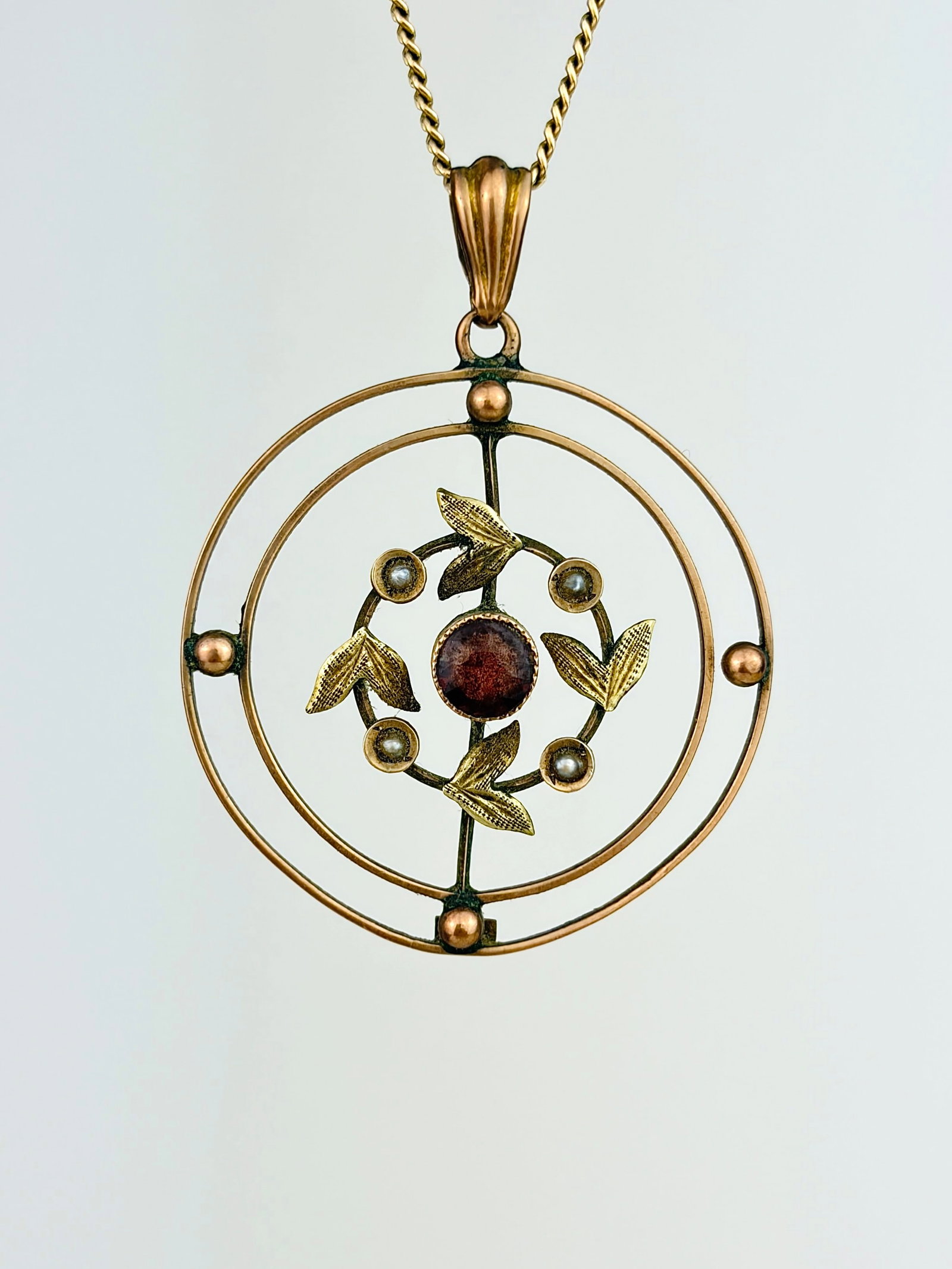 ANTIQUE 9CT GOLD GARNET AND PEARL PRETTY PENDANT: ANTIQUE 9CT GOLD GARNET AND PEARL PRETTY PENDANT Beautiful pendant!