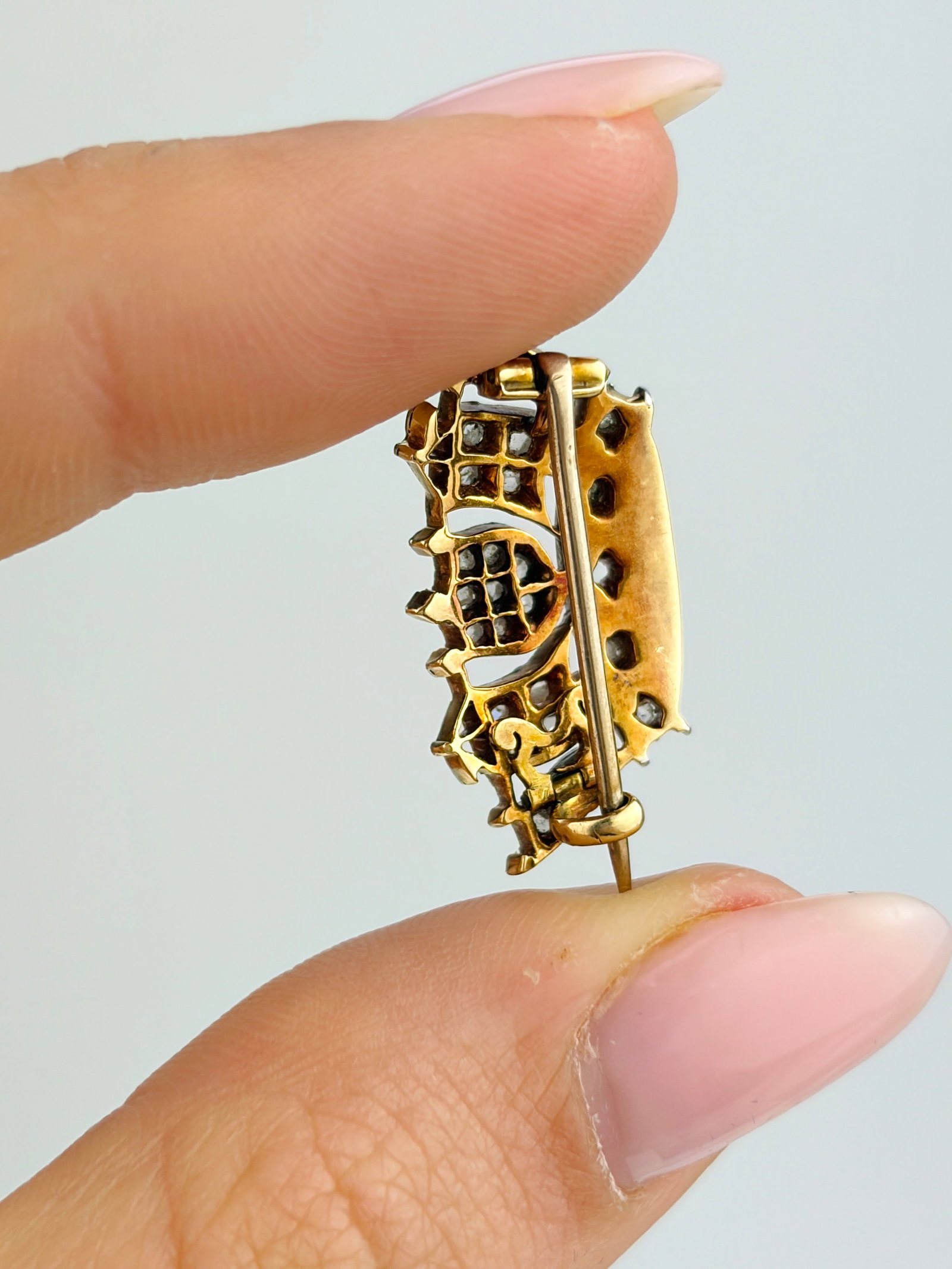 ANTIQUE 18CT GOLD DIAMOND CROWN BROOCH - 3