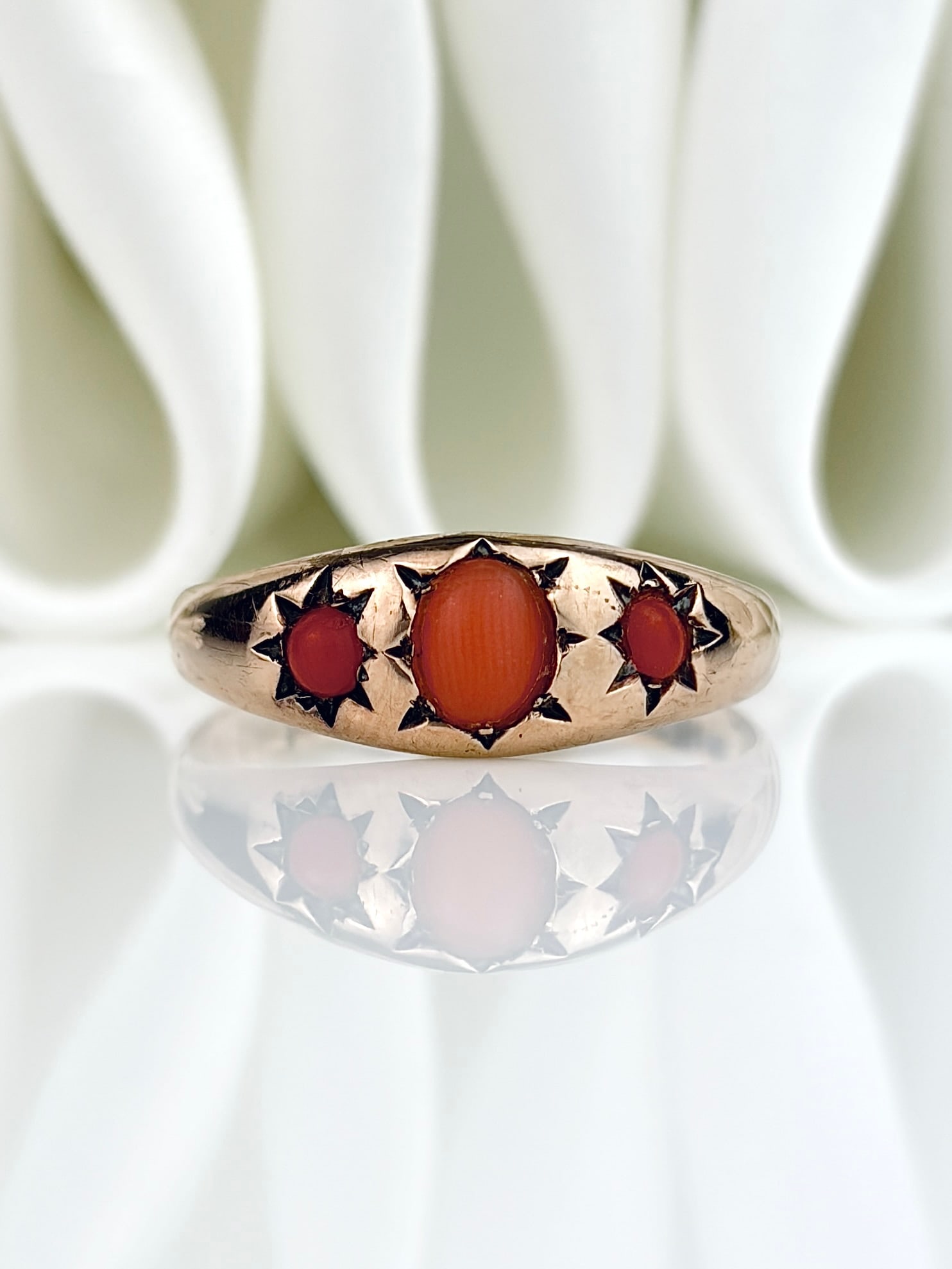ANTIQUE C.1911 9CT YELLOW GOLD CORAL 3 STONE STAR SET RING: ANTIQUE C.1911 9CT YELLOW GOLD CORAL 3 STONE STAR SET RING Such a sweet ring!