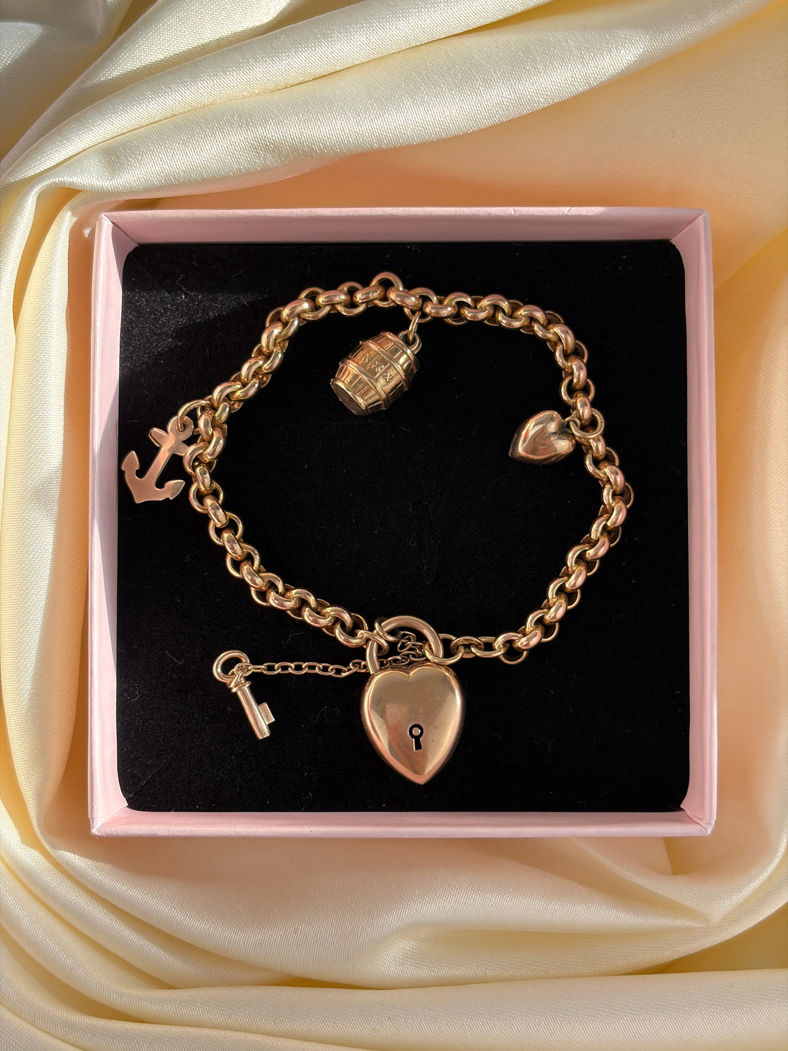 Antique 9ct Gold Bracelet with Puffed Heart Padlock and Key (Unlocks with Key!) - 6