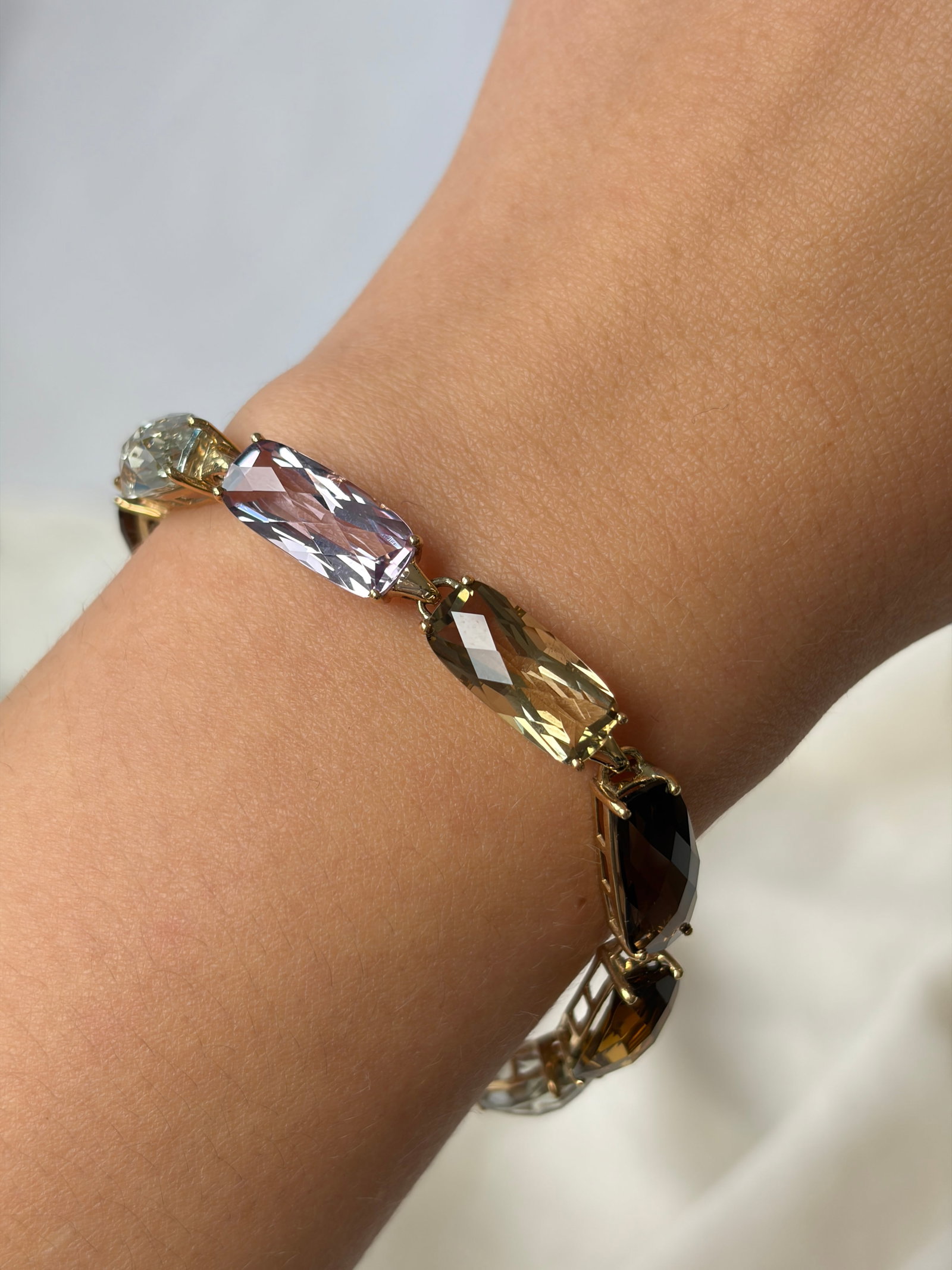 CHUNKY VINTAGE 9CT YELLOW GOLD MULTI GEMSTONE BRACELET - 11
