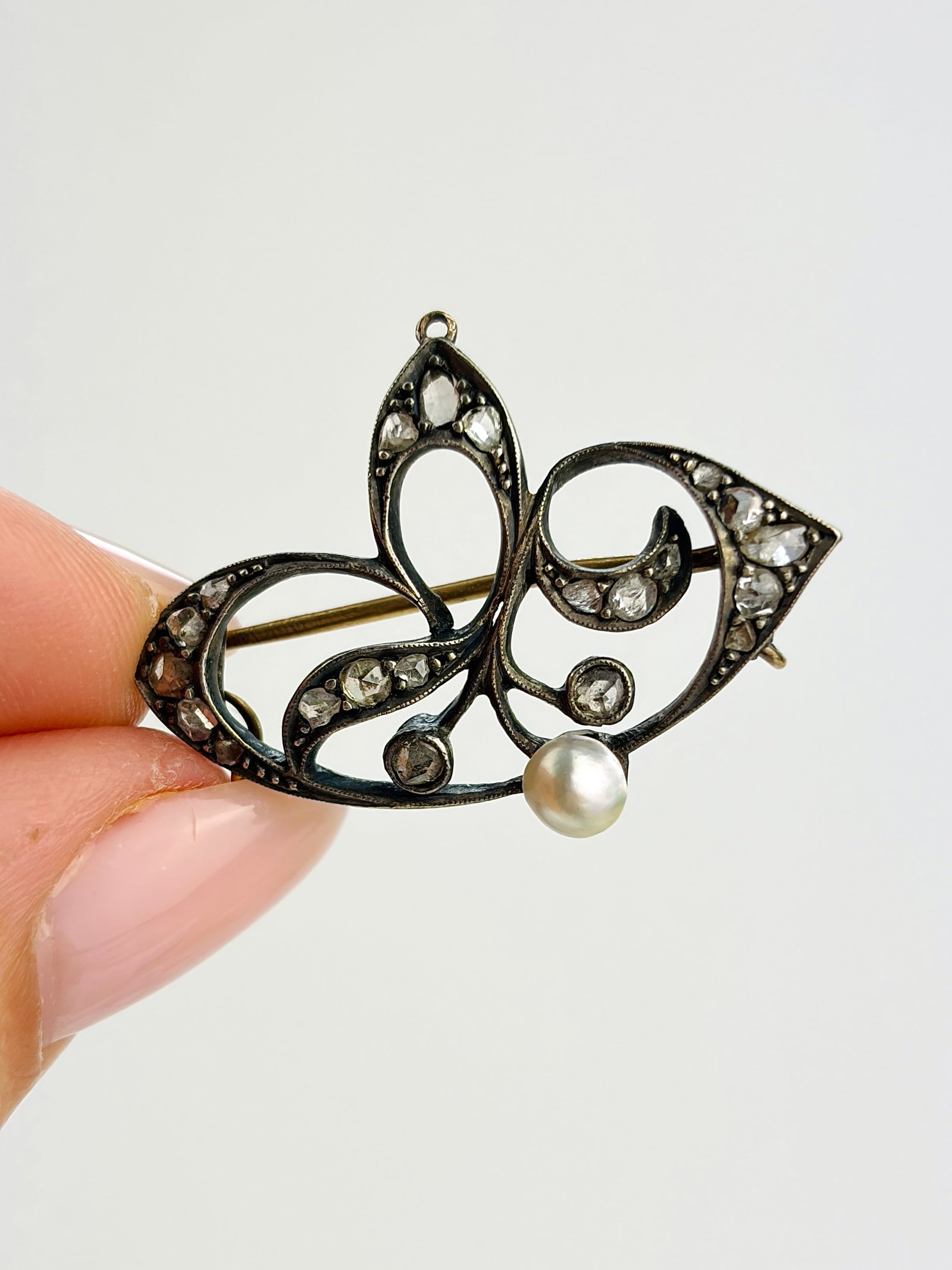 ANTIQUE BELLE EPOQUE ROSE CUT DIAMOND AND PEARL BROOCH IN GOLD: ANTIQUE BELLE EPOQUE ROSE CUT DIAMOND AND PEARL BROOCH IN GOLD Gorgeous brooch!
