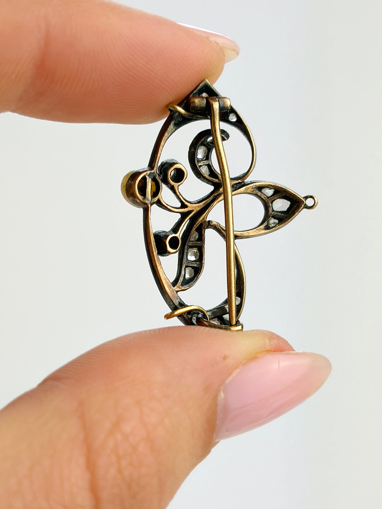 ANTIQUE BELLE EPOQUE ROSE CUT DIAMOND AND PEARL BROOCH IN GOLD - 3