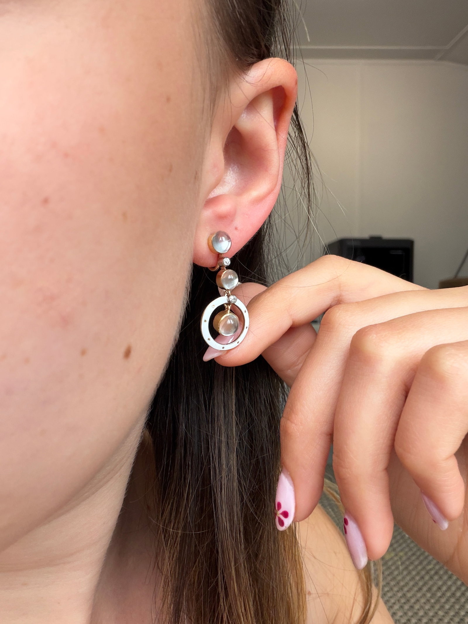 ANTIQUE MOONSTONE, DIAMOND AND ENAMEL DROP EARRINGS IN GOLD - 7