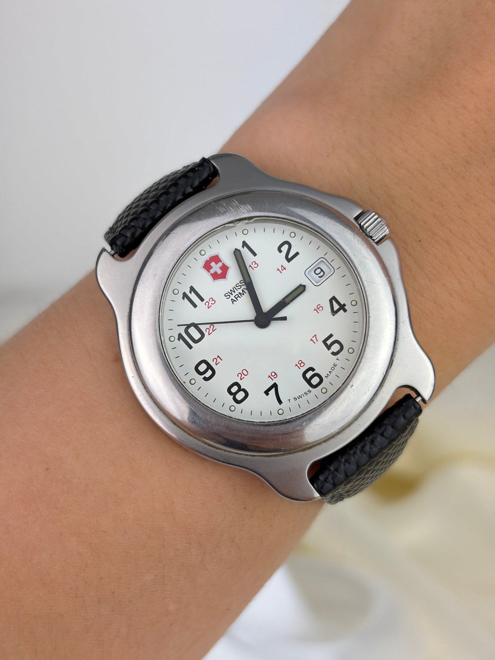 SWISS ARMY VICTORINOX ORIGINAL FIELD WATCH WHITE DIAL AND BLACK LEATHER STRAPS - 8