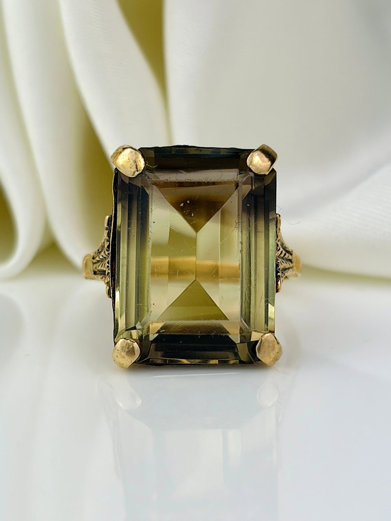 large vintage 9ct gold citrine cocktail ring: large vintage 9ct gold citrine cocktail ring Weight: 6.03g Size: UK O, US 7.5, Face of ring 18x13mm, height off finger 7mm Materials: 9ct gold Hallmarks: Stamped 9ct Condition: Very good
