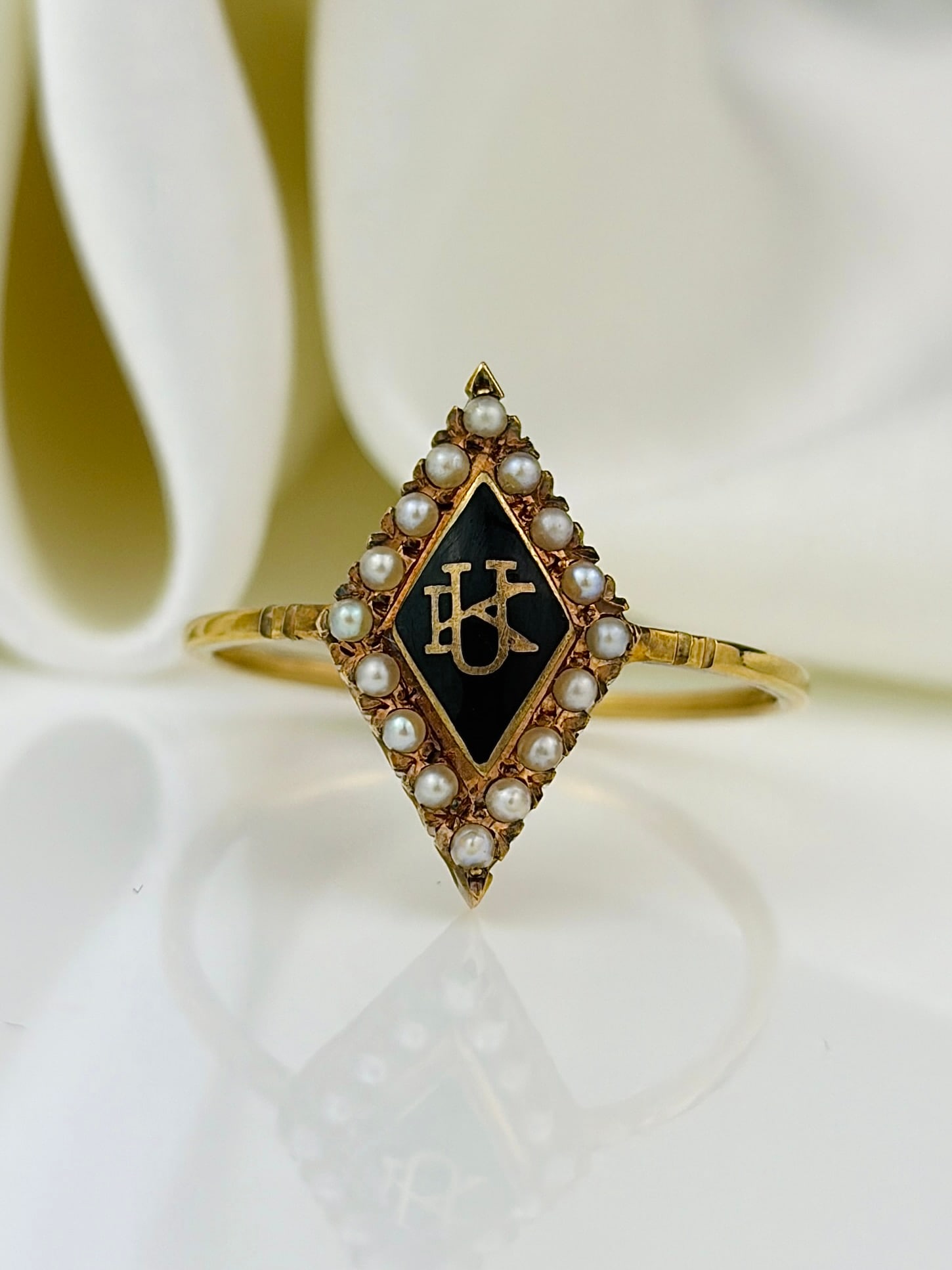 antique enamel and pearl navette ring In gold: antique enamel and pearl navette ring In gold