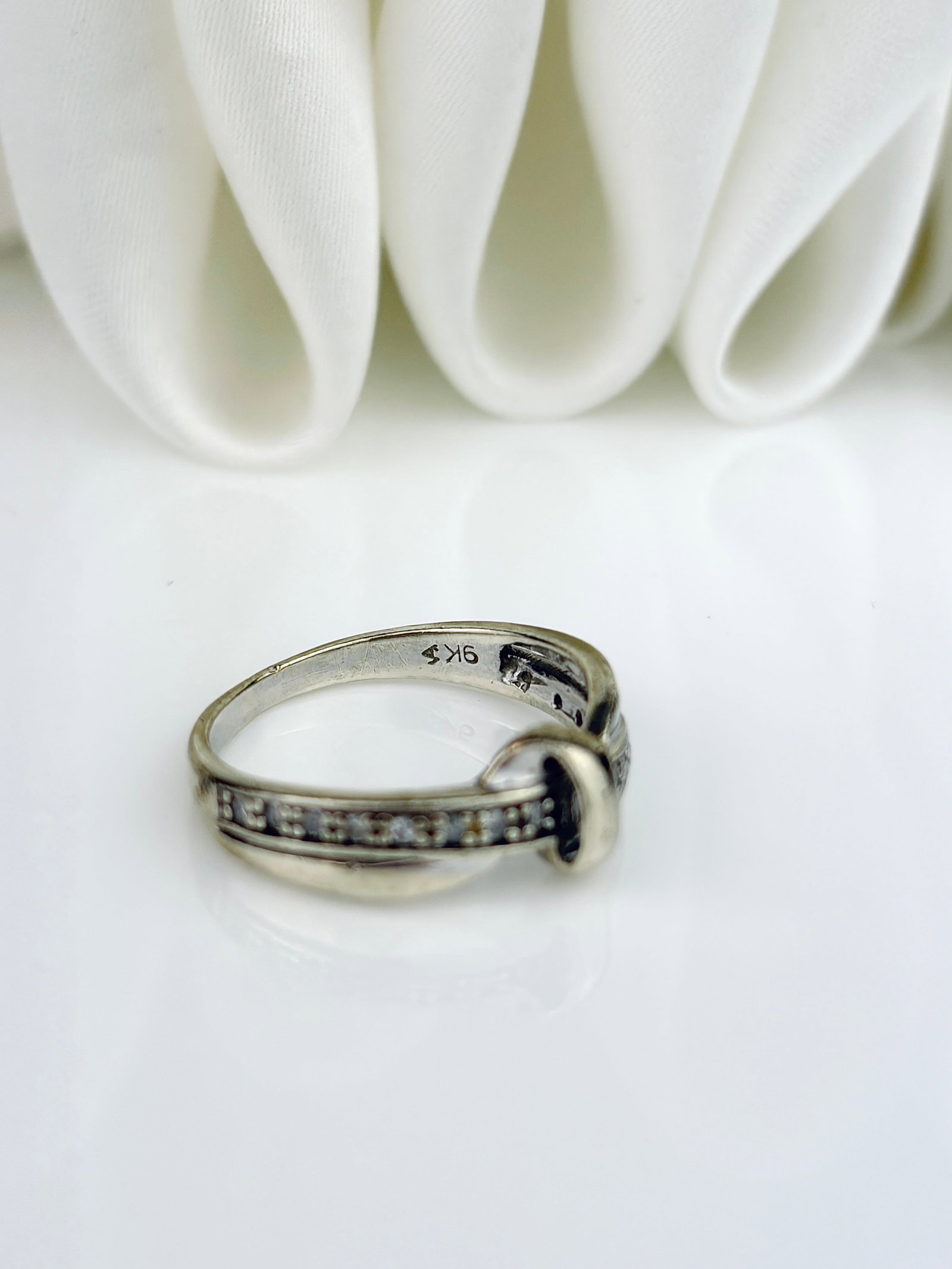 VINTAGE 9CT WHITE GOLD DIAMOND KNOT TWIST RING - 4