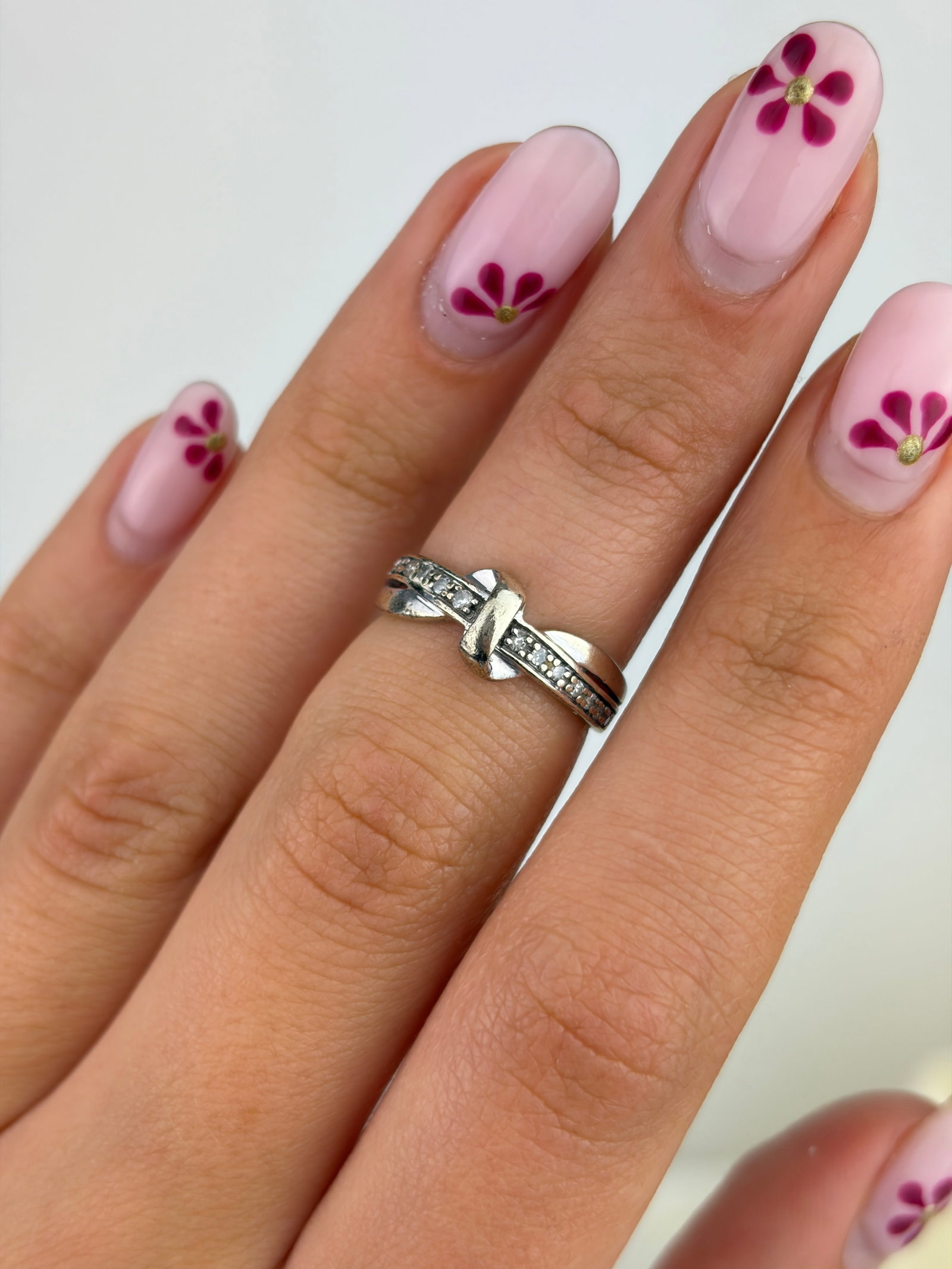 VINTAGE 9CT WHITE GOLD DIAMOND KNOT TWIST RING - 8