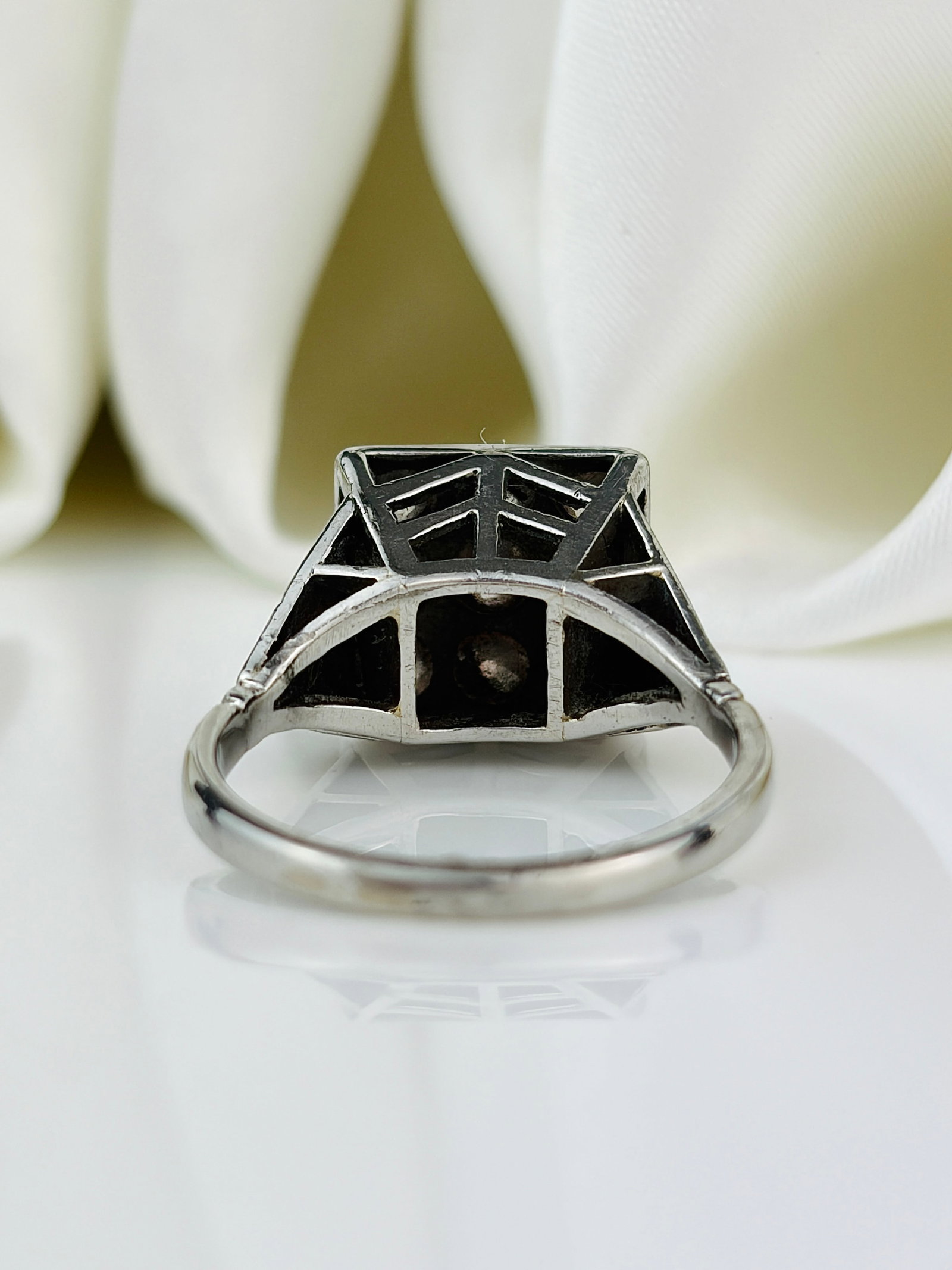 Art Deco Diamond and Platinum Panel Ring - 3