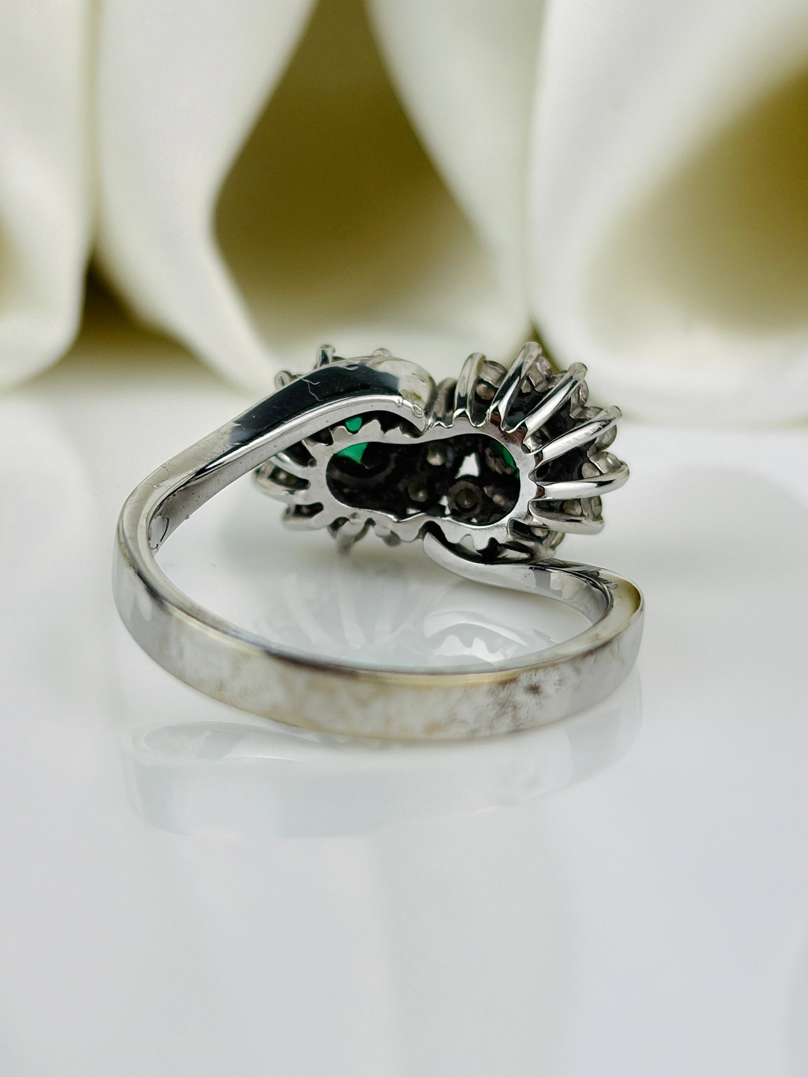 Vintage 18 Carat White Gold Emerald and Diamond Double Cluster Ring - 3