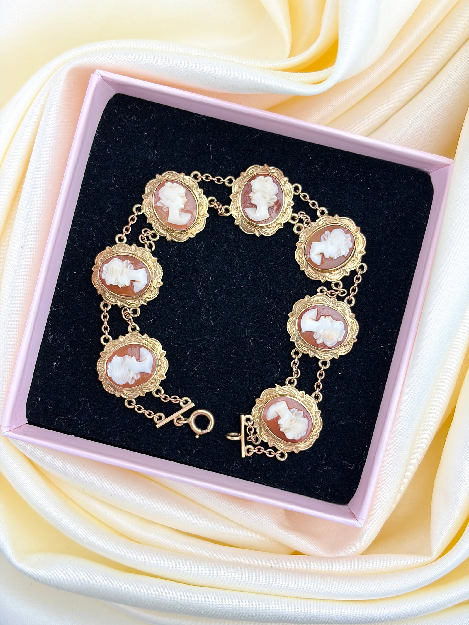 VINTAGE 9CT YELLOW GOLD ORNATE CAMEO BRACELET - 6