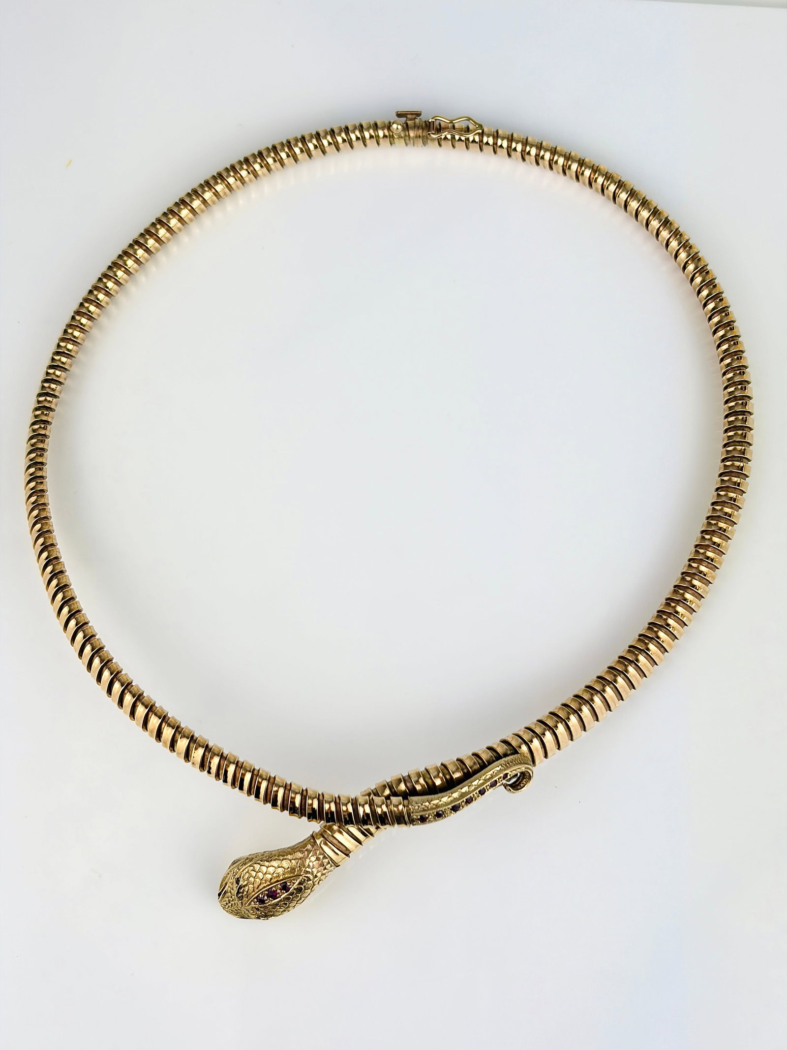 VINTAGE 9CT YELLOW GOLD SNAKE GAS PIPE NECKLACE WITH EMERALD EYES AND RUBY HEAD - 4