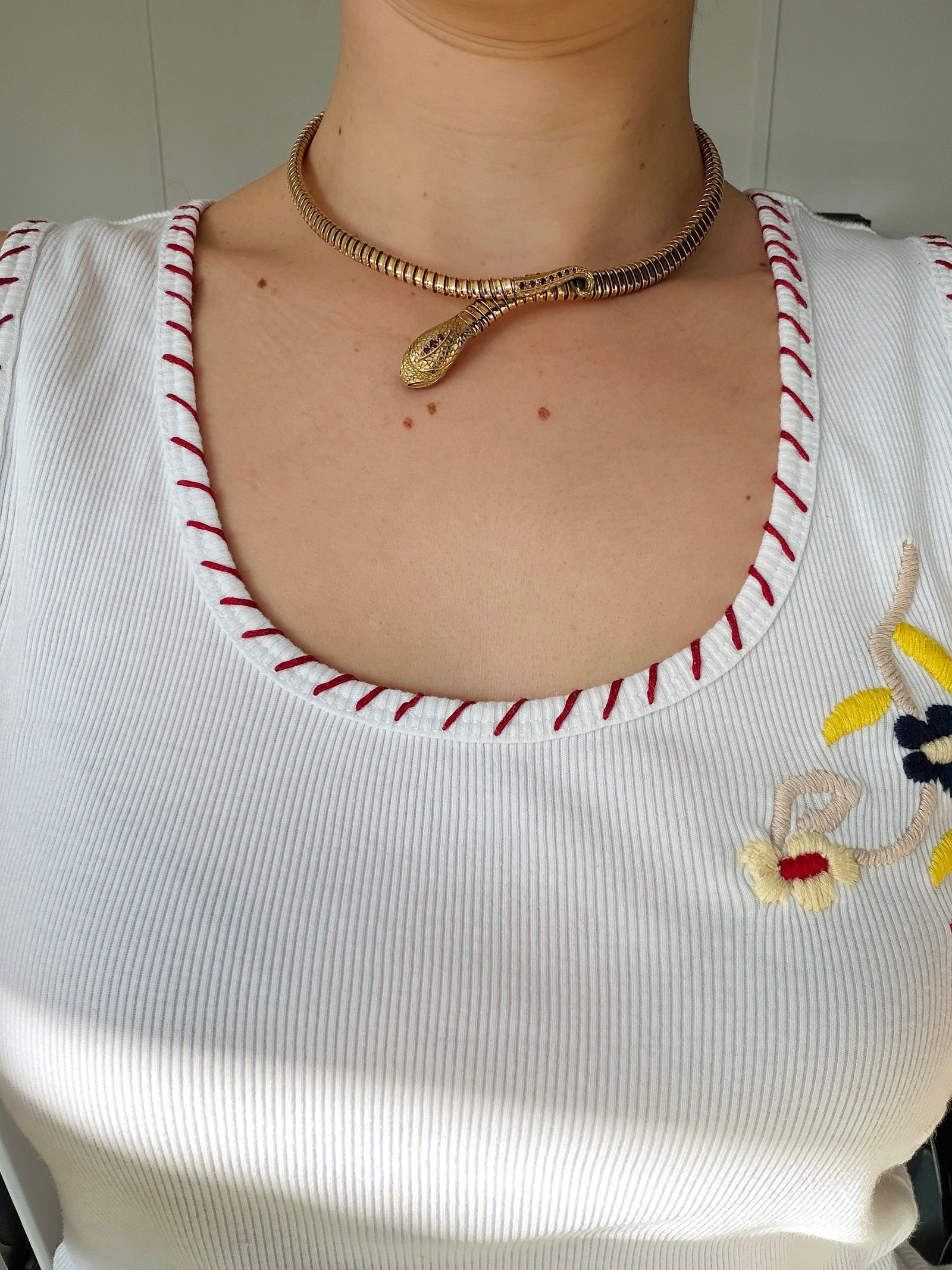 VINTAGE 9CT YELLOW GOLD SNAKE GAS PIPE NECKLACE WITH EMERALD EYES AND RUBY HEAD - 6