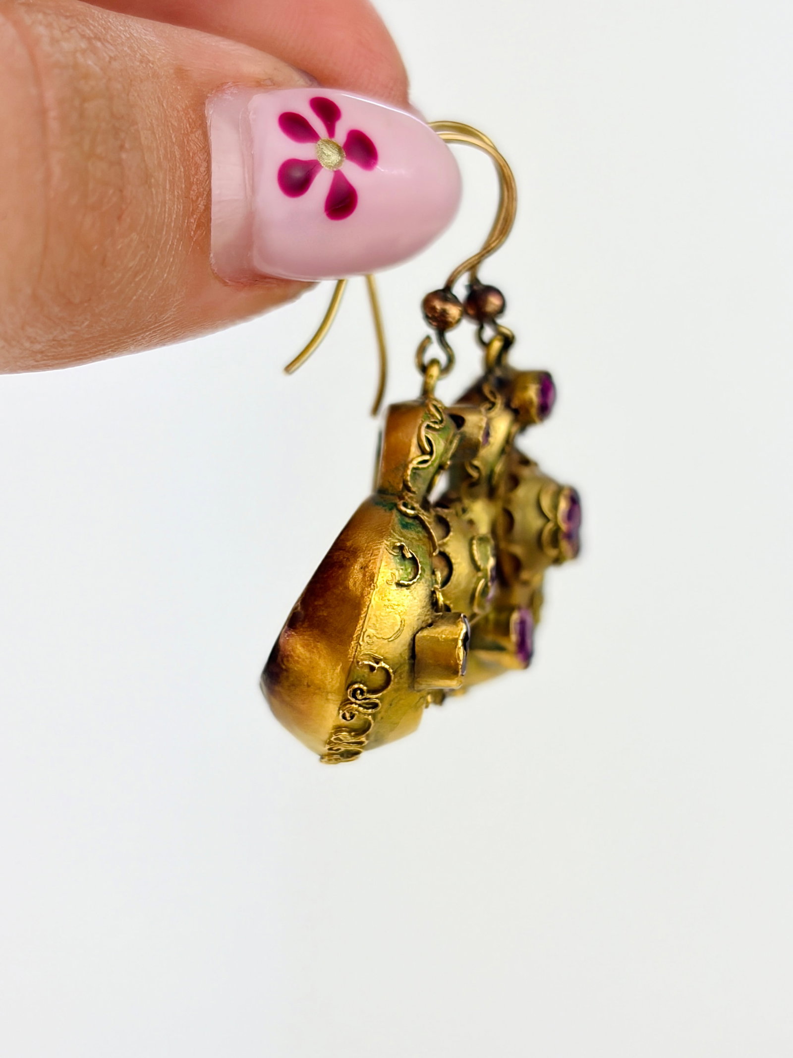 ANTIQUE VICTORIAN ETRUSCAN REVIVAL AMETHYST EARRINGS IN 9CT GOLD - 2