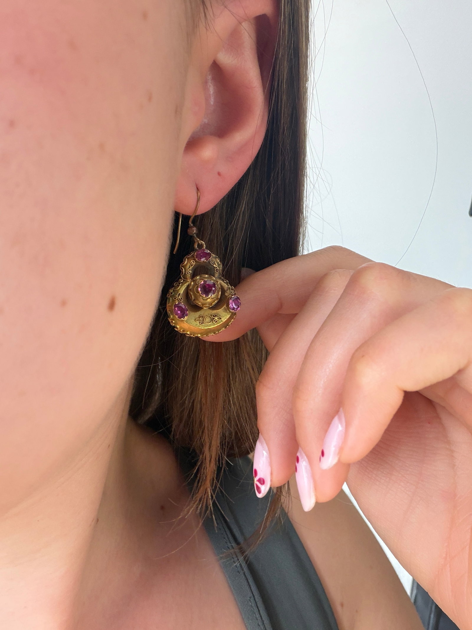 ANTIQUE VICTORIAN ETRUSCAN REVIVAL AMETHYST EARRINGS IN 9CT GOLD - 4
