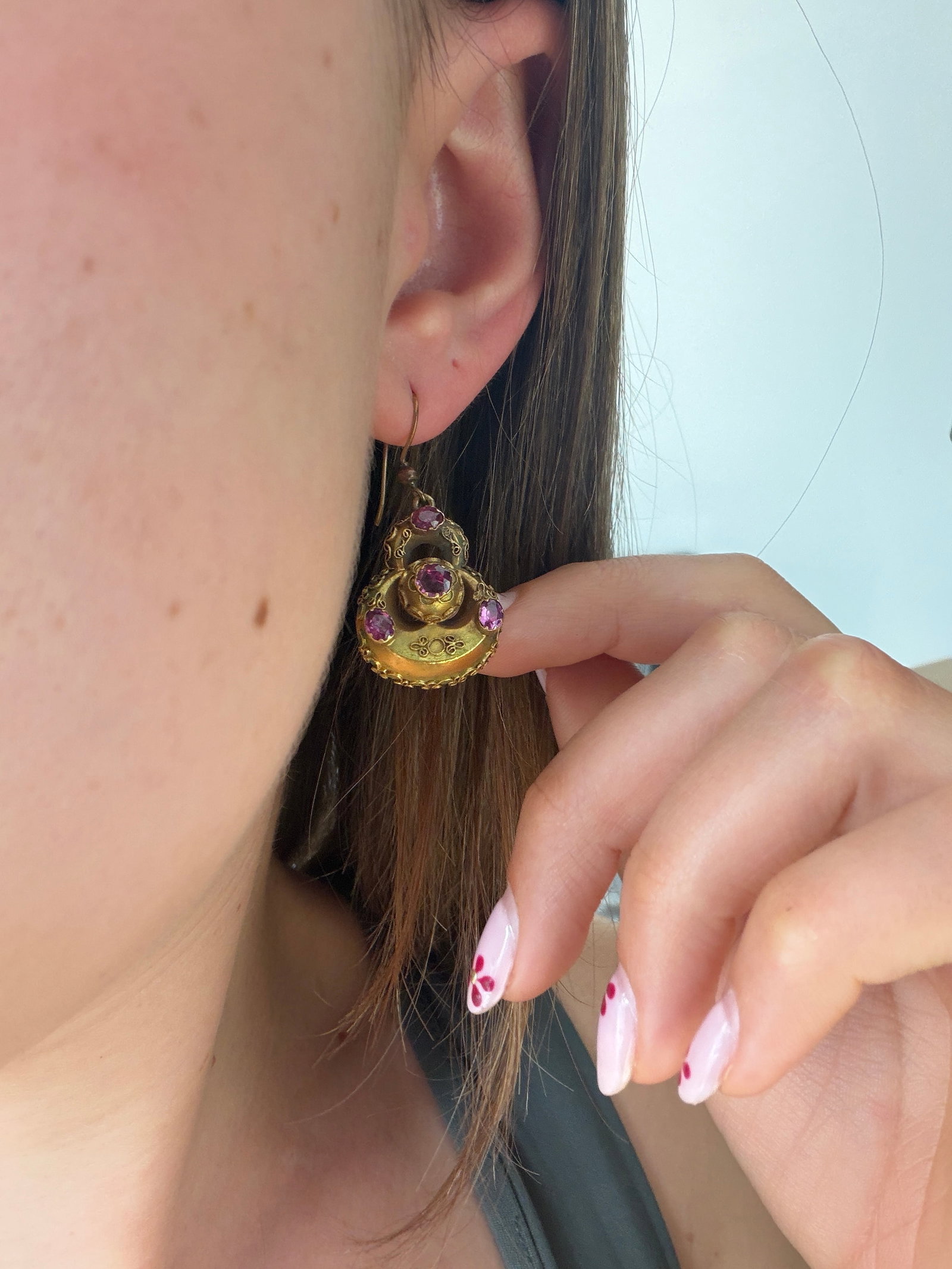 ANTIQUE VICTORIAN ETRUSCAN REVIVAL AMETHYST EARRINGS IN 9CT GOLD - 5