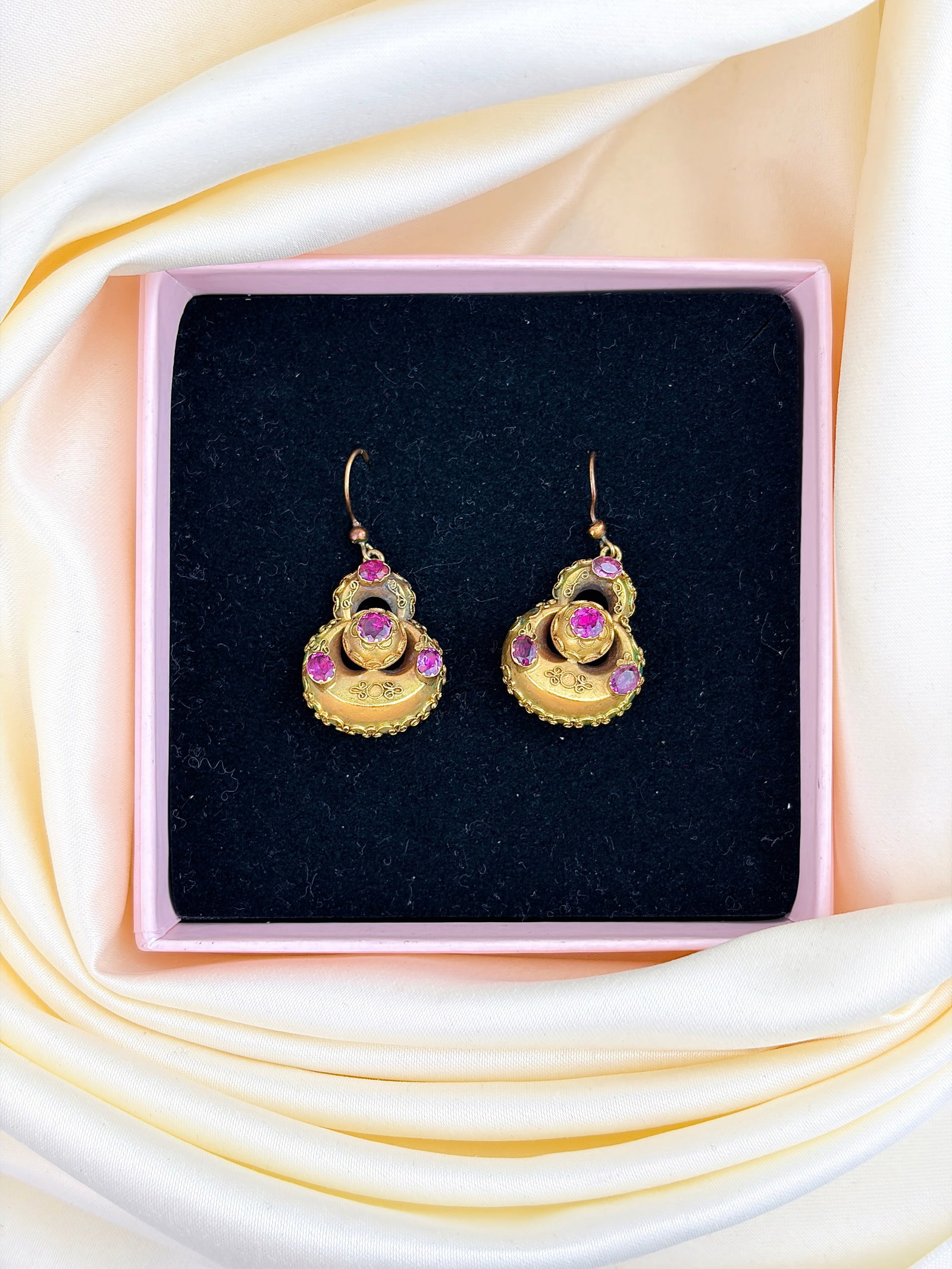 ANTIQUE VICTORIAN ETRUSCAN REVIVAL AMETHYST EARRINGS IN 9CT GOLD - 6
