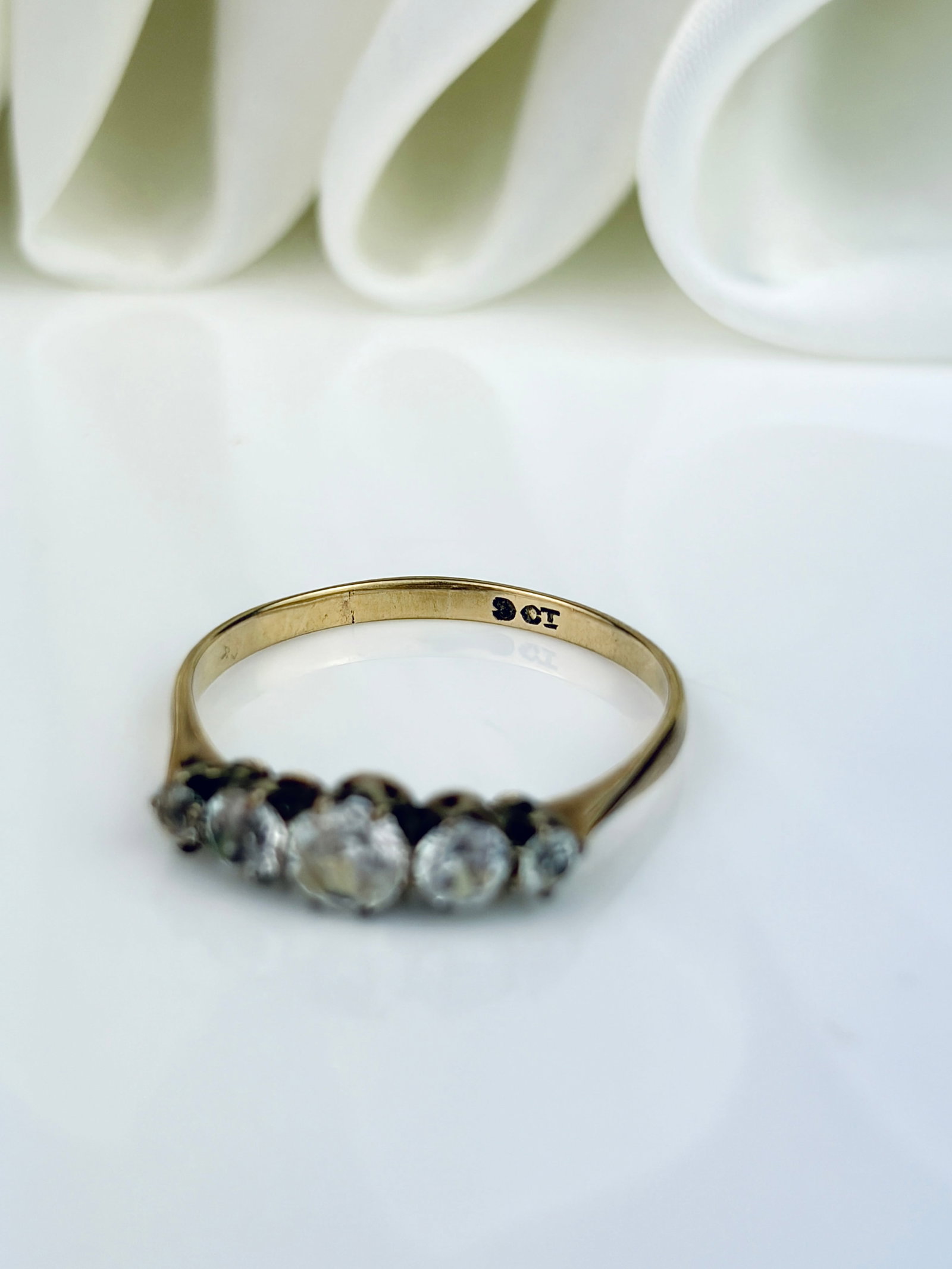 ANTIQUE 9CT YELLOW GOLD DIAMOND 5 STONE RING - 4